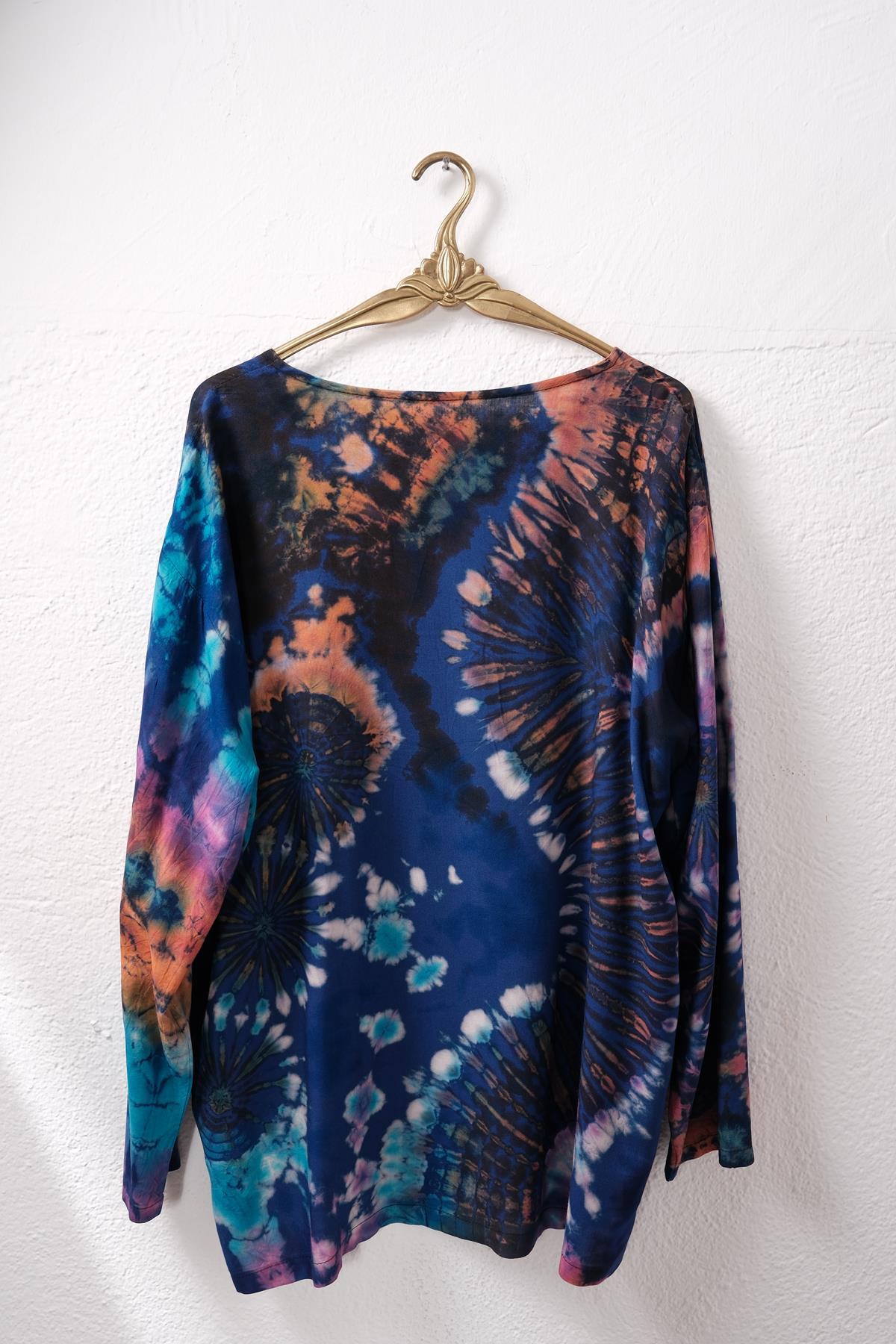 Renkli Yakası Kesik Batik Desenli Cepli Tunik - Şaman Butik Renkli Yakası Kesik Batik Desenli Cepli Tunik