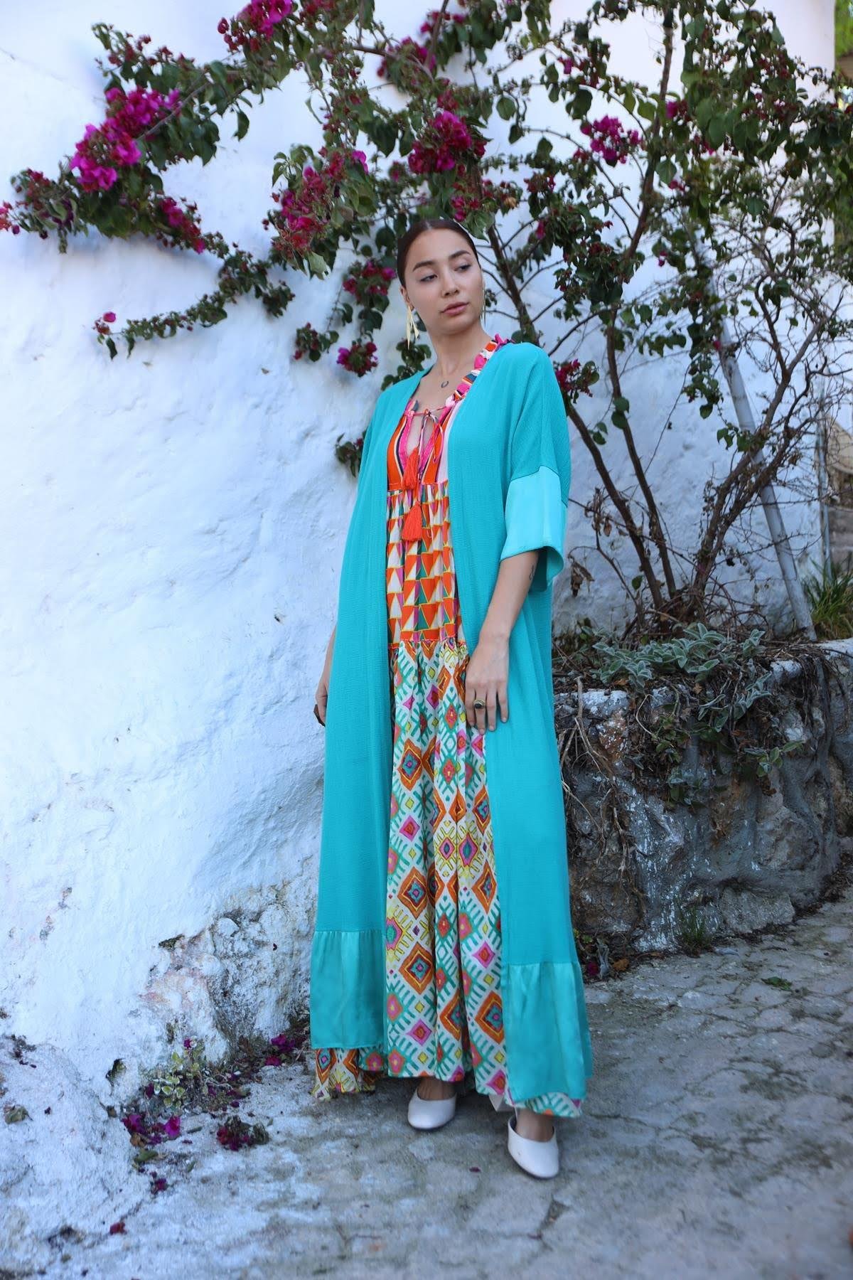  Turkuaz Kolları ve Eteği Saten Detaylı Kaftan
