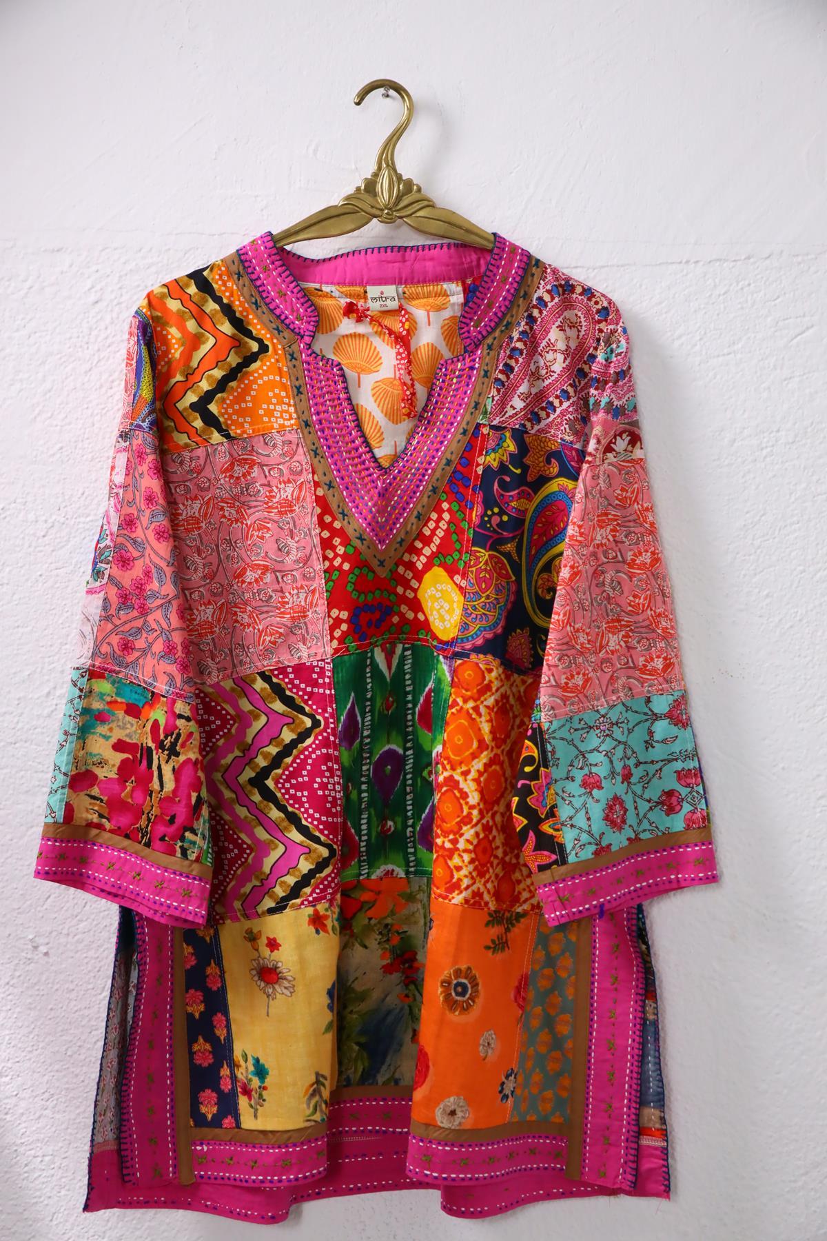 Pembe İşlemeli V Yaka Yırtmaçlı Otantik Patchwork Tunik - Şaman Butik Pembe İşlemeli V Yaka Yırtmaçlı Otantik Patchwork Tunik