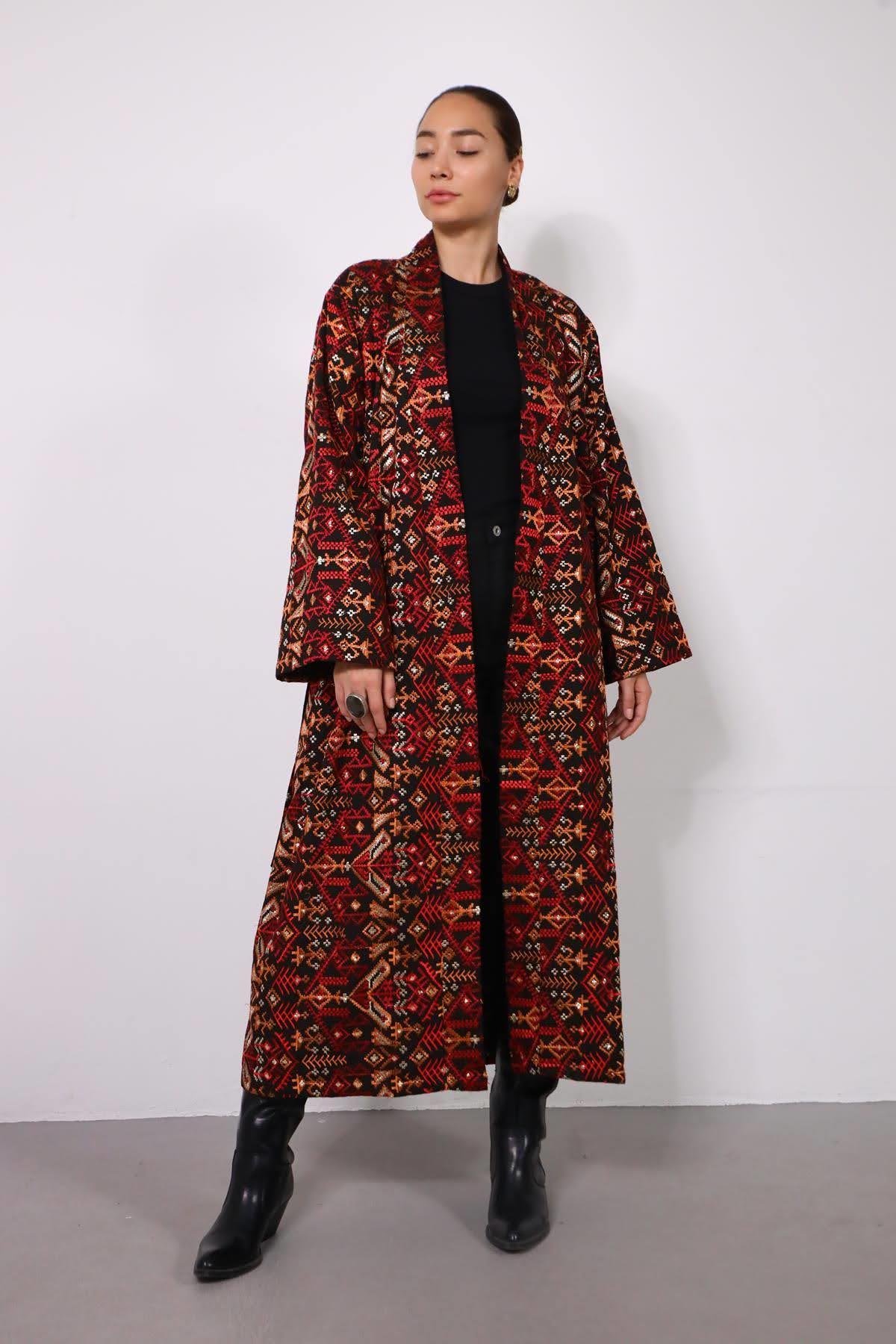 Siyah Püsküllü Payetli Suzani Kaftan - Şaman Butik Siyah Püsküllü Payetli Suzani Kaftan