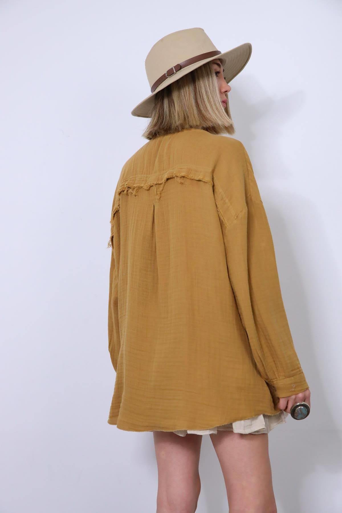 Camel Rengi Sırtı Püsküllü Hakim Yaka Gömlek - Şaman Butik Camel Rengi Sırtı Püsküllü Hakim Yaka Gömlek