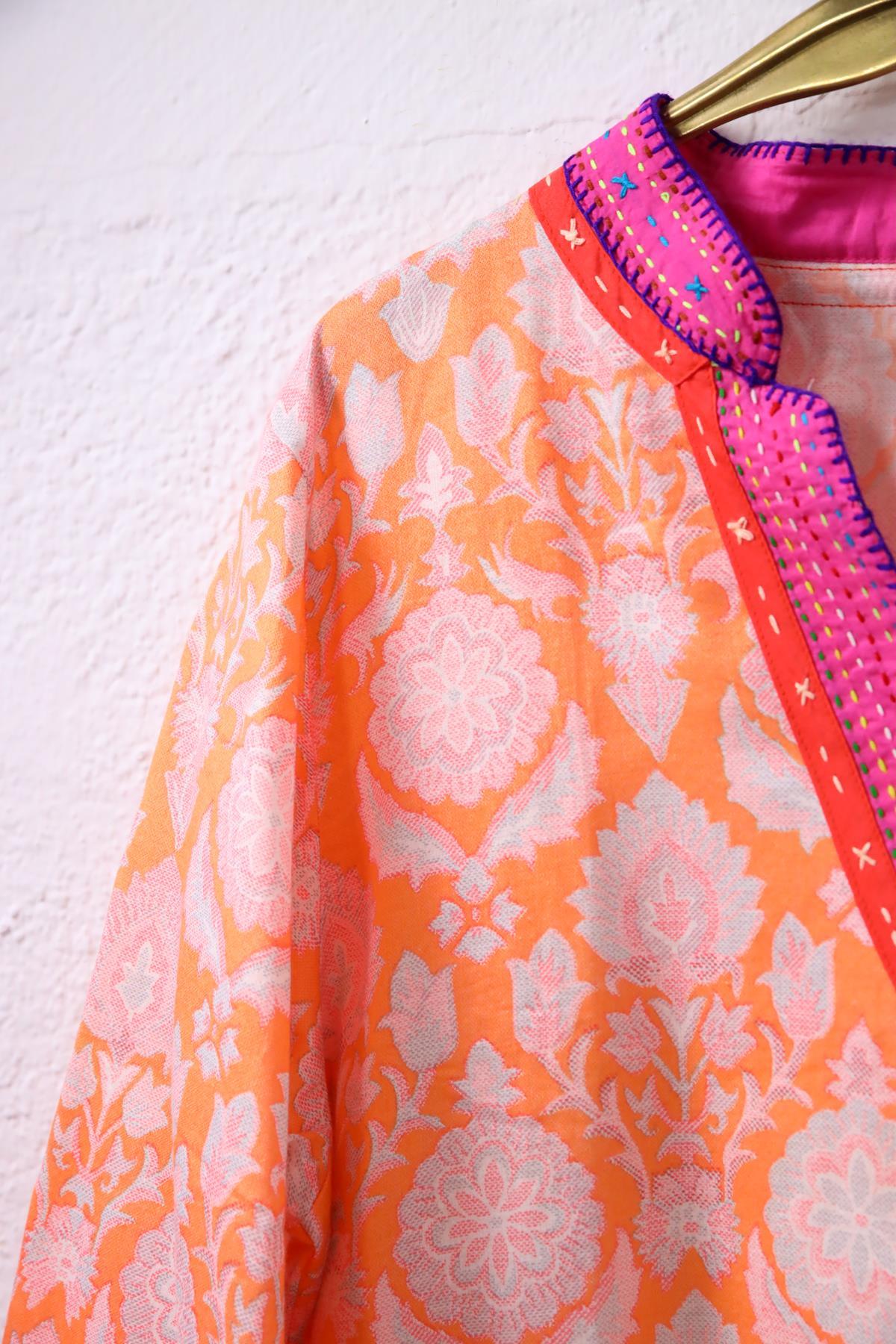 Pembe İşlemeli V Yaka Yırtmaçlı Otantik Tunik - Şaman Butik Pembe İşlemeli V Yaka Yırtmaçlı Otantik Tunik