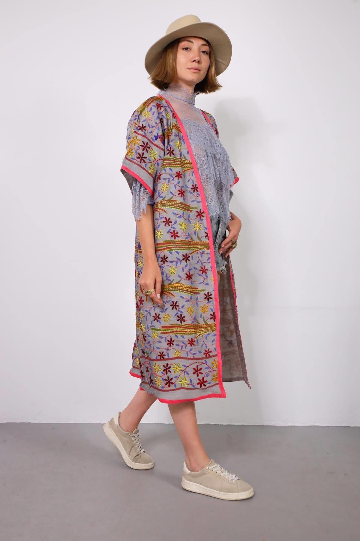  Gri İşlemeli Kısa Kollu Bohem Kaftan