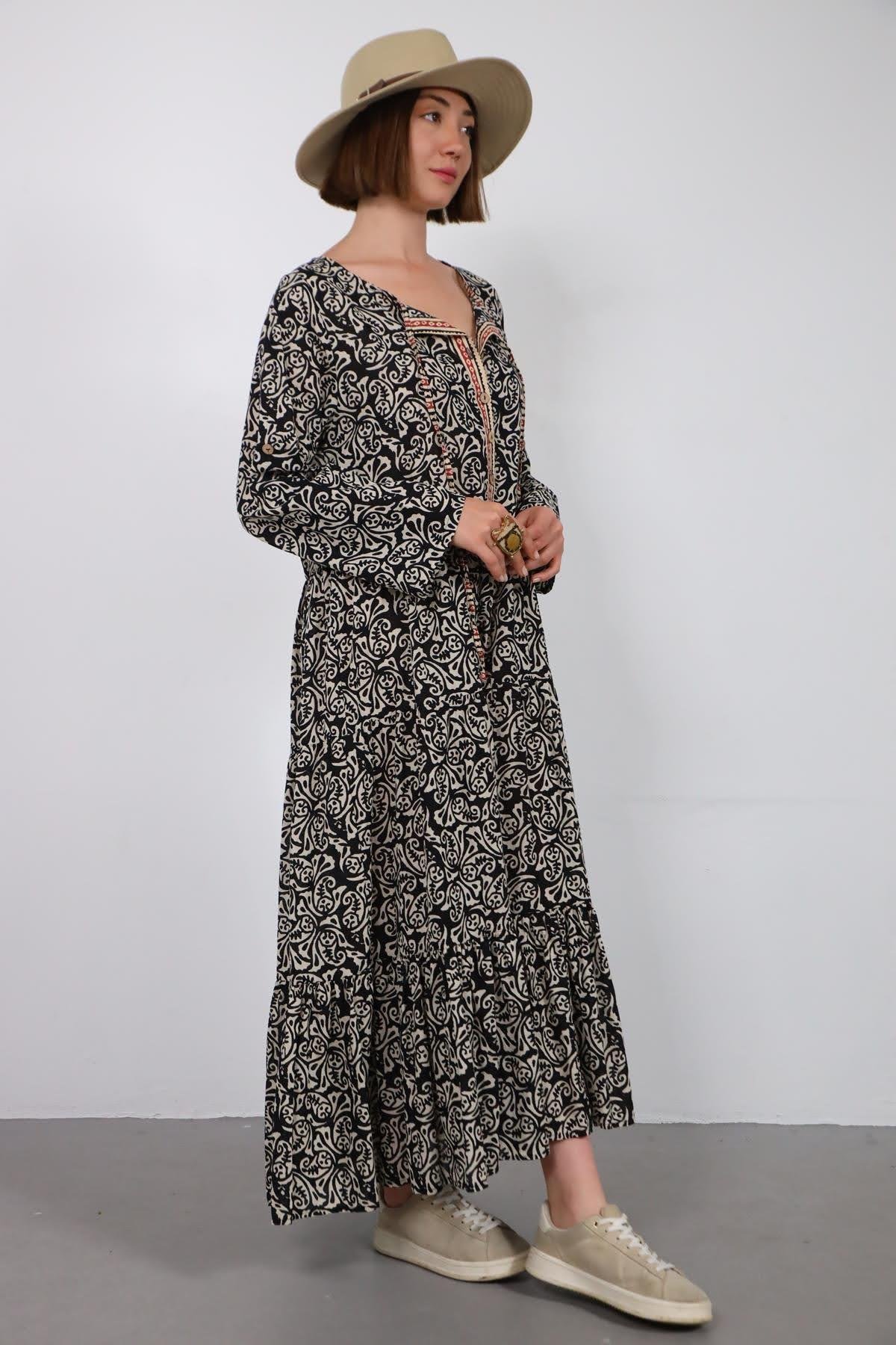 Siyah Desenli Yakası İpli Kolları Apoletli Düğmeli Elbise - Şaman Butik Siyah Desenli Yakası İpli Kolları Apoletli Düğmeli Elbise