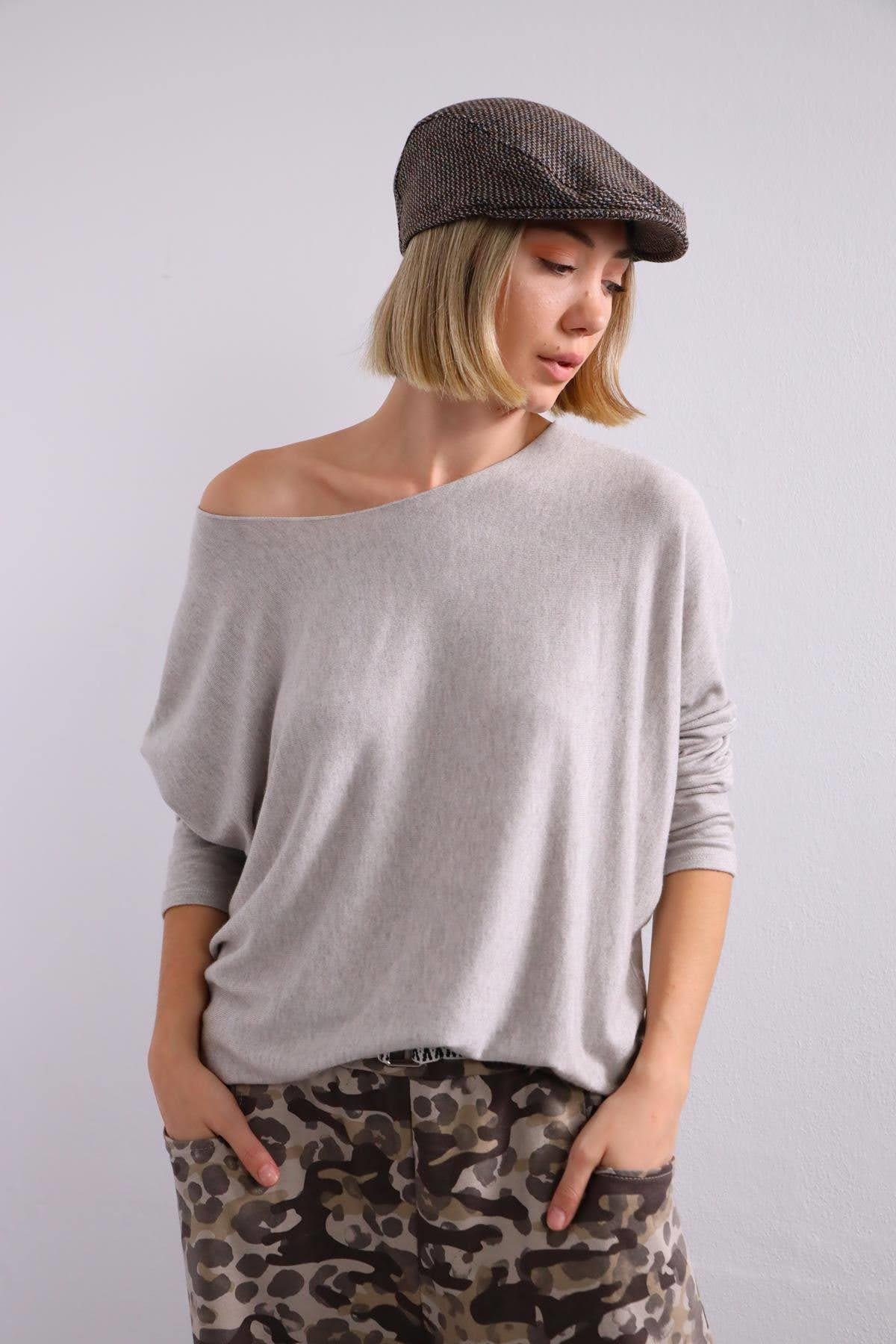 Krem Rengi Bisiklet Yaka Yarasa Kol Bluz - Şaman Butik Krem Rengi Bisiklet Yaka Yarasa Kol Bluz
