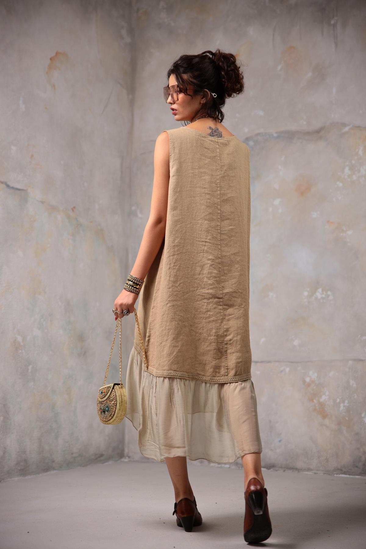 Camel Kolsuz İpek Detaylı Keten Elbise - Şaman Butik Camel Kolsuz İpek Detaylı Keten Elbise