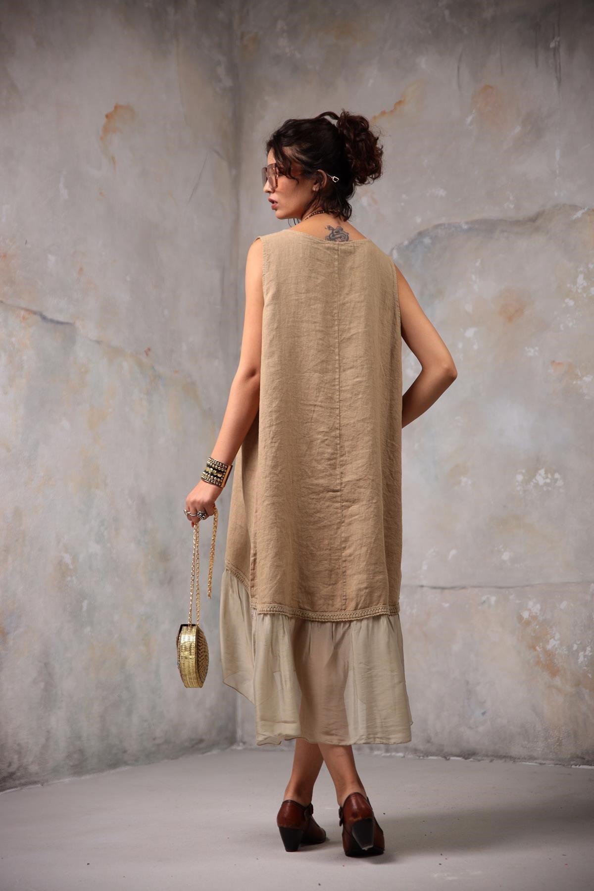 Camel Kolsuz İpek Detaylı Keten Elbise - Şaman Butik Camel Kolsuz İpek Detaylı Keten Elbise