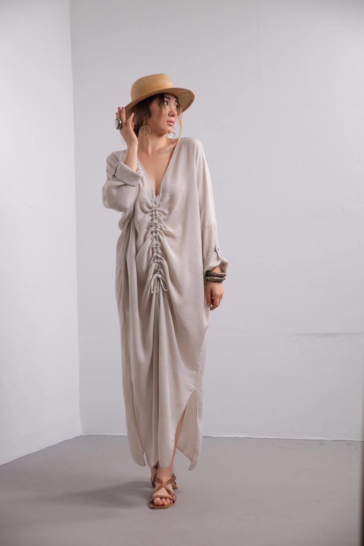  Krem Rengi Önü Büzgülü Oversize Elbise
