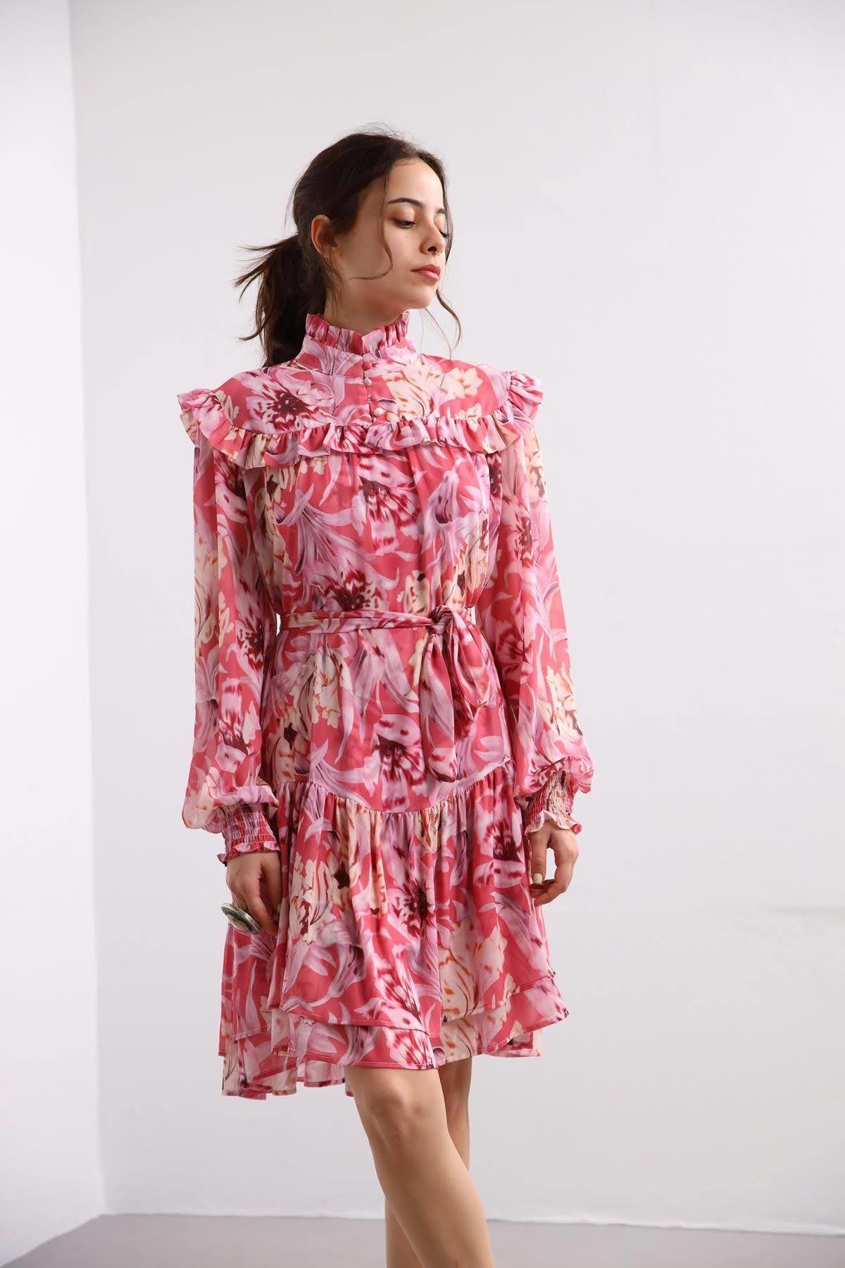 Pembe Desenli Omzu Fırfırlı Şık Elbise - Şaman Butik Pembe Desenli Omzu Fırfırlı Şık Elbise