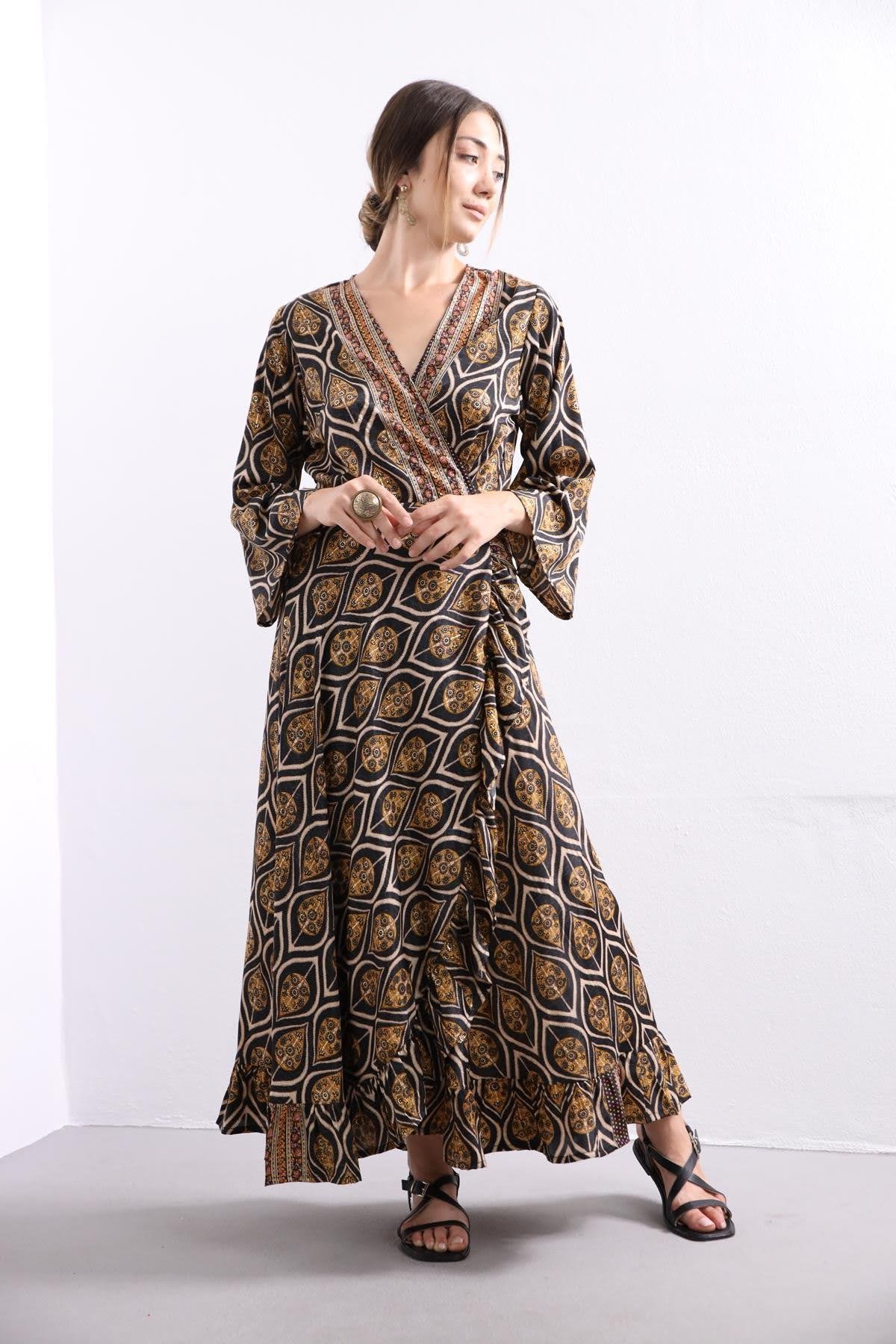 Siyah Şal Desen Kruvaze Gold Detay Elbise - Şaman Butik Siyah Şal Desen Kruvaze Gold Detay Elbise