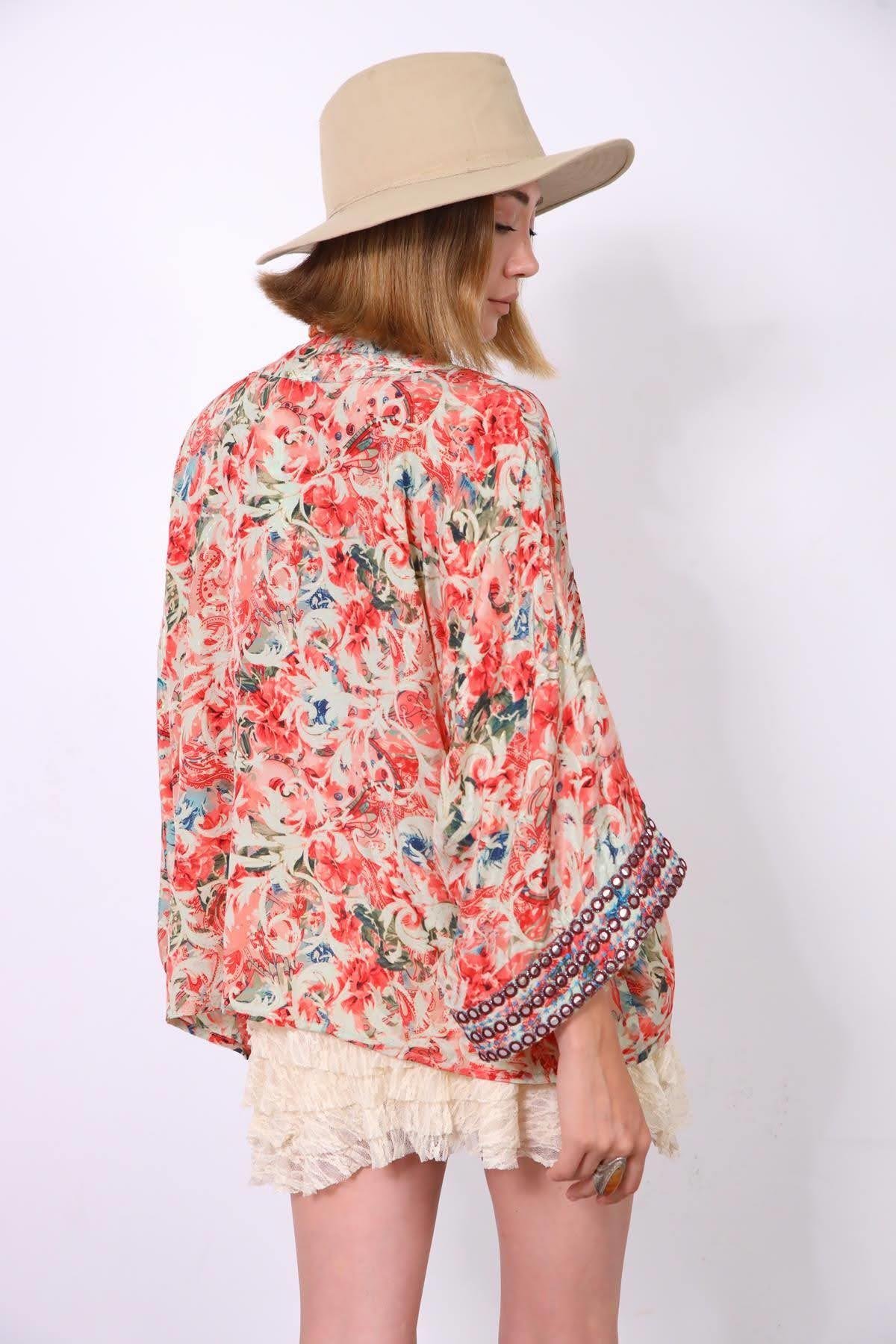  Mercan Rengi Aynalı İşlemeli Kısa Kimono