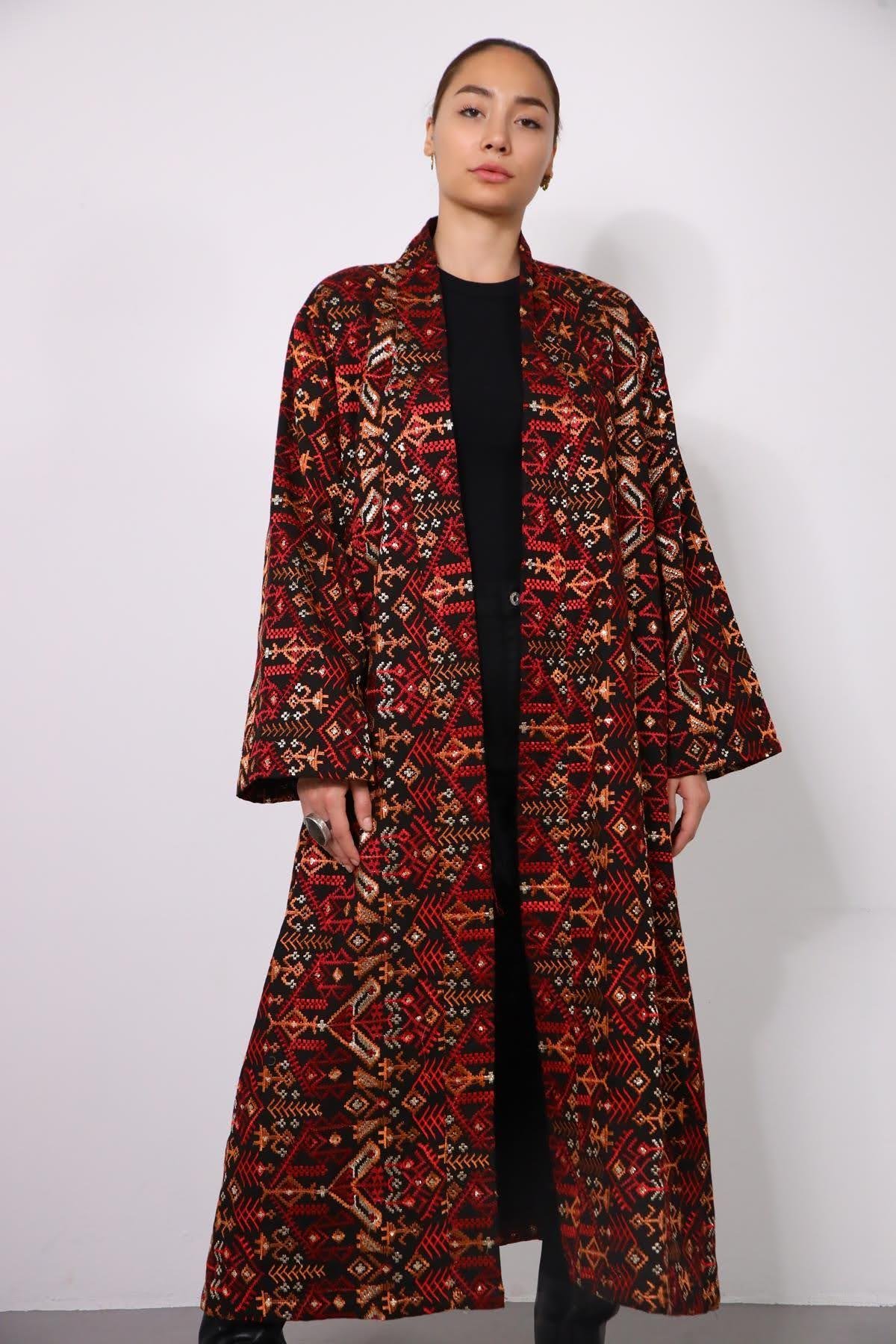 Siyah Püsküllü Payetli Suzani Kaftan - Şaman Butik Siyah Püsküllü Payetli Suzani Kaftan