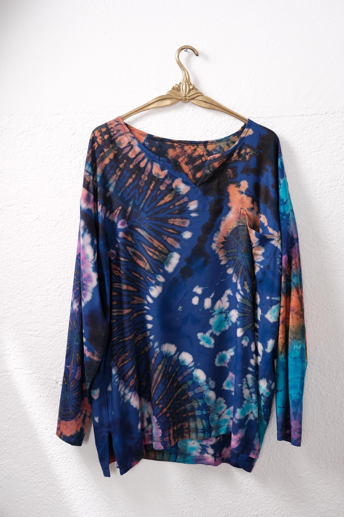 Renkli Yakası Kesik Batik Desenli Cepli Tunik - Şaman Butik Renkli Yakası Kesik Batik Desenli Cepli Tunik