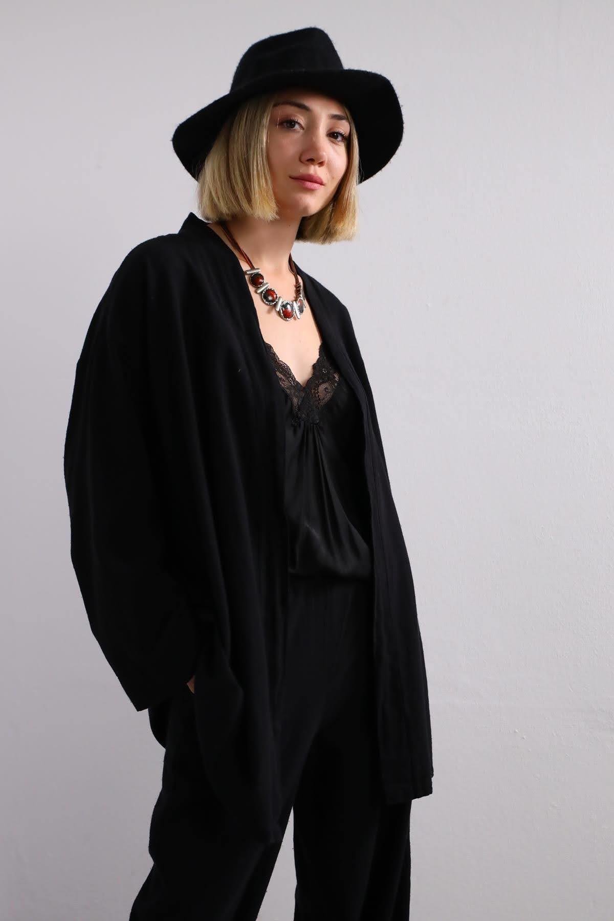 Siyah Dikiş Detaylı Keten Kimono Takım - Şaman Butik Siyah Dikiş Detaylı Keten Kimono Takım