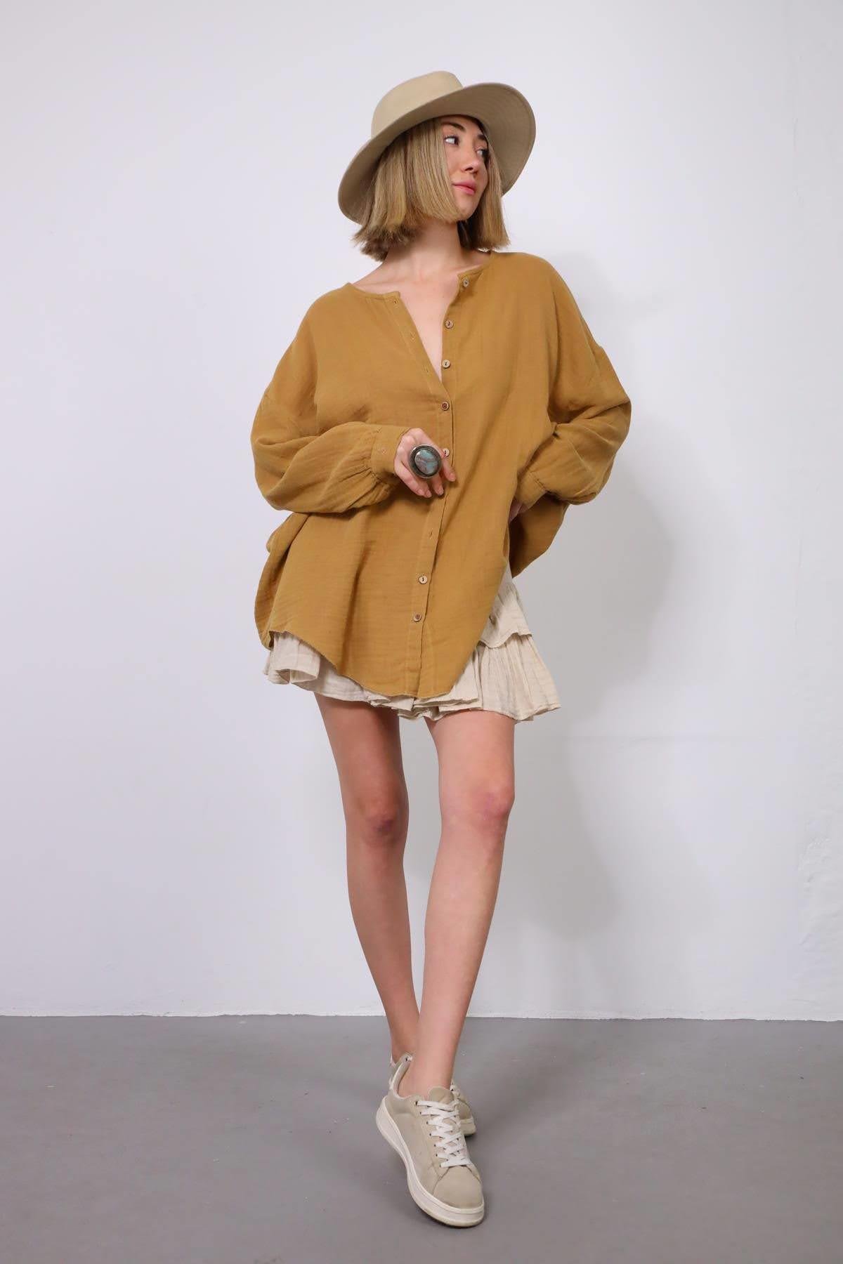 Camel Rengi Sırtı Püsküllü Hakim Yaka Gömlek - Şaman Butik Camel Rengi Sırtı Püsküllü Hakim Yaka Gömlek