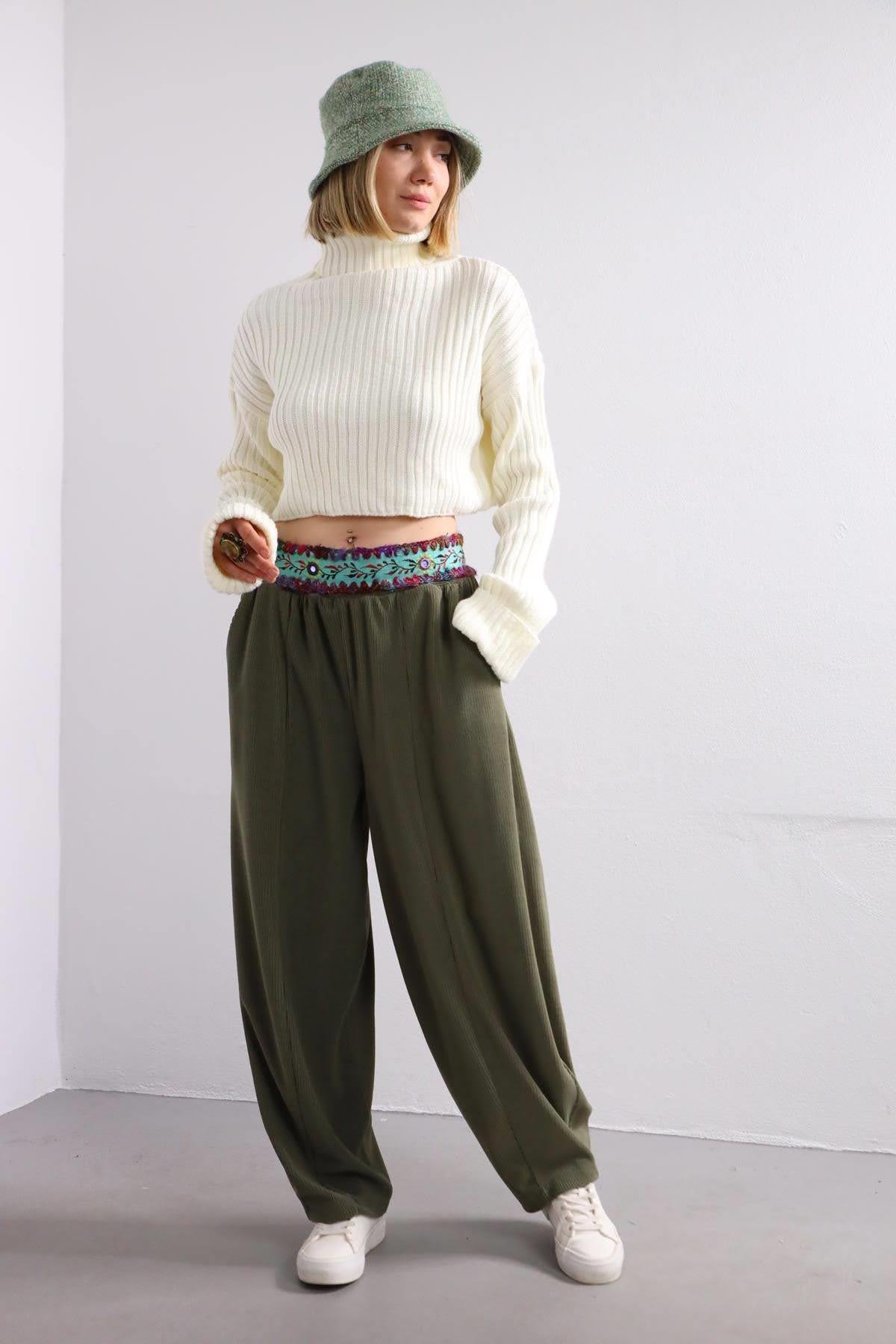 Beyaz Boğazlı Crop Kazak - Şaman Butik Beyaz Boğazlı Crop Kazak