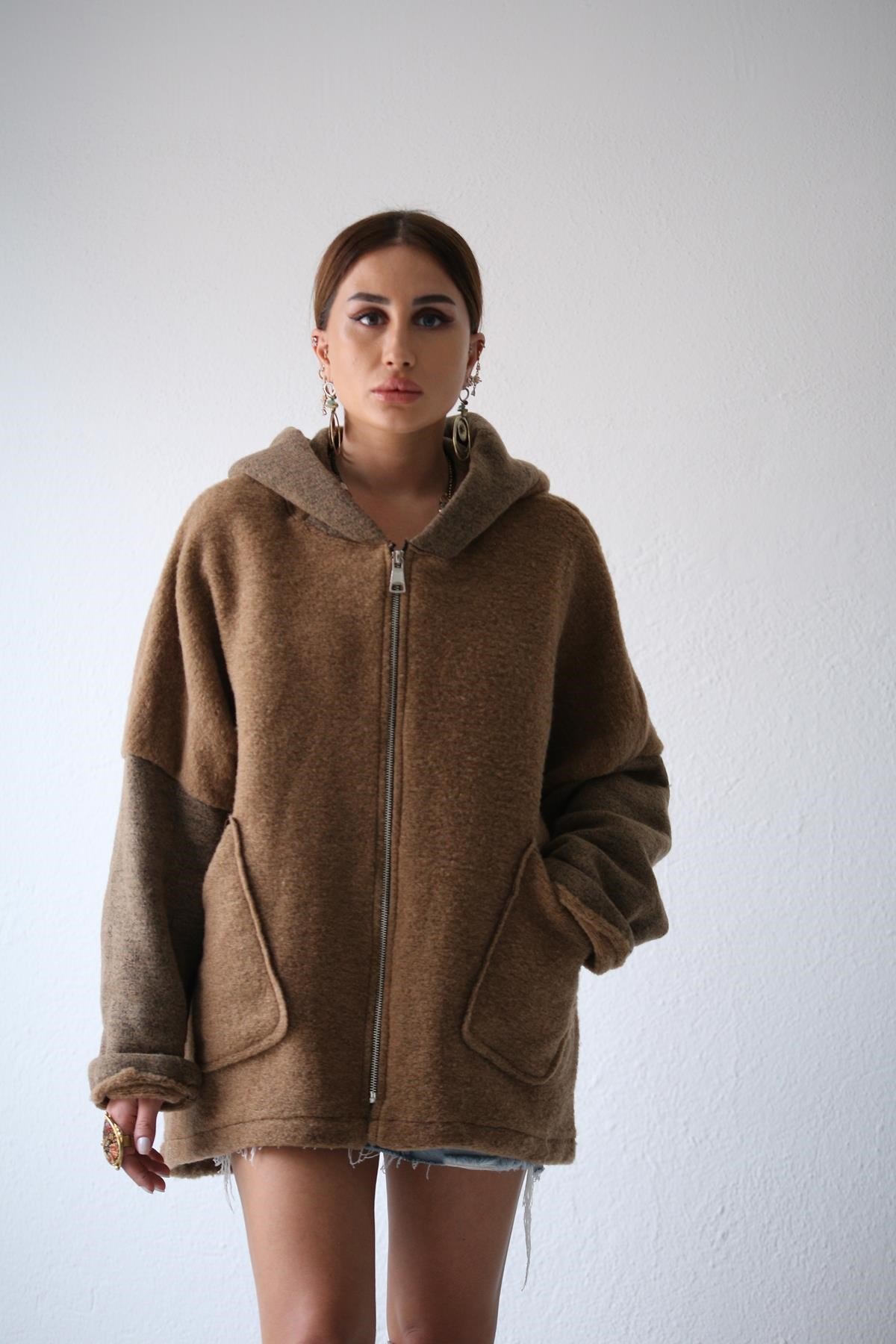 Kahverengi Cepli Önü Fermuarlı Keçe Kaban - Şaman Butik Kahverengi Cepli Önü Fermuarlı Keçe Kaban