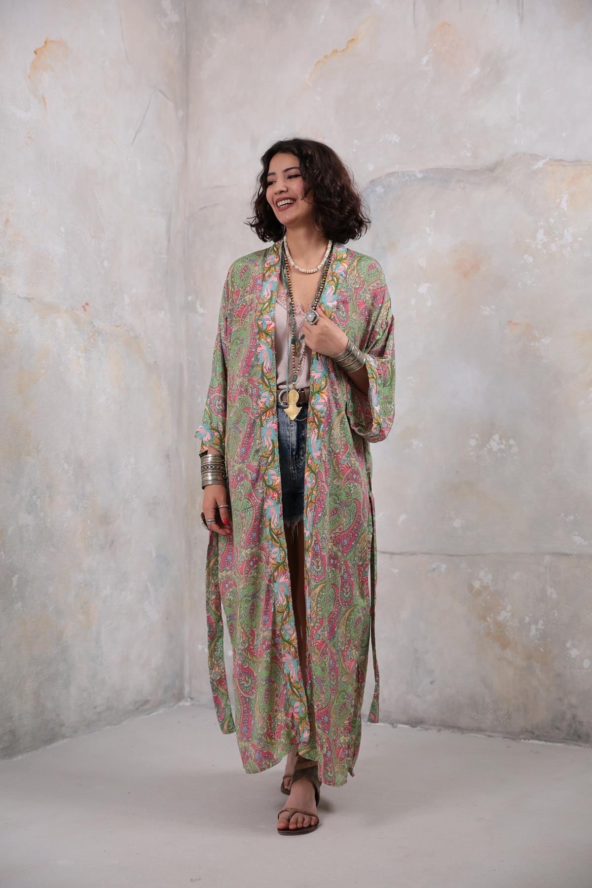 Açık Yeşil Desenli İşleme Detaylı Kimono - Şaman Butik Açık Yeşil Desenli İşleme Detaylı Kimono