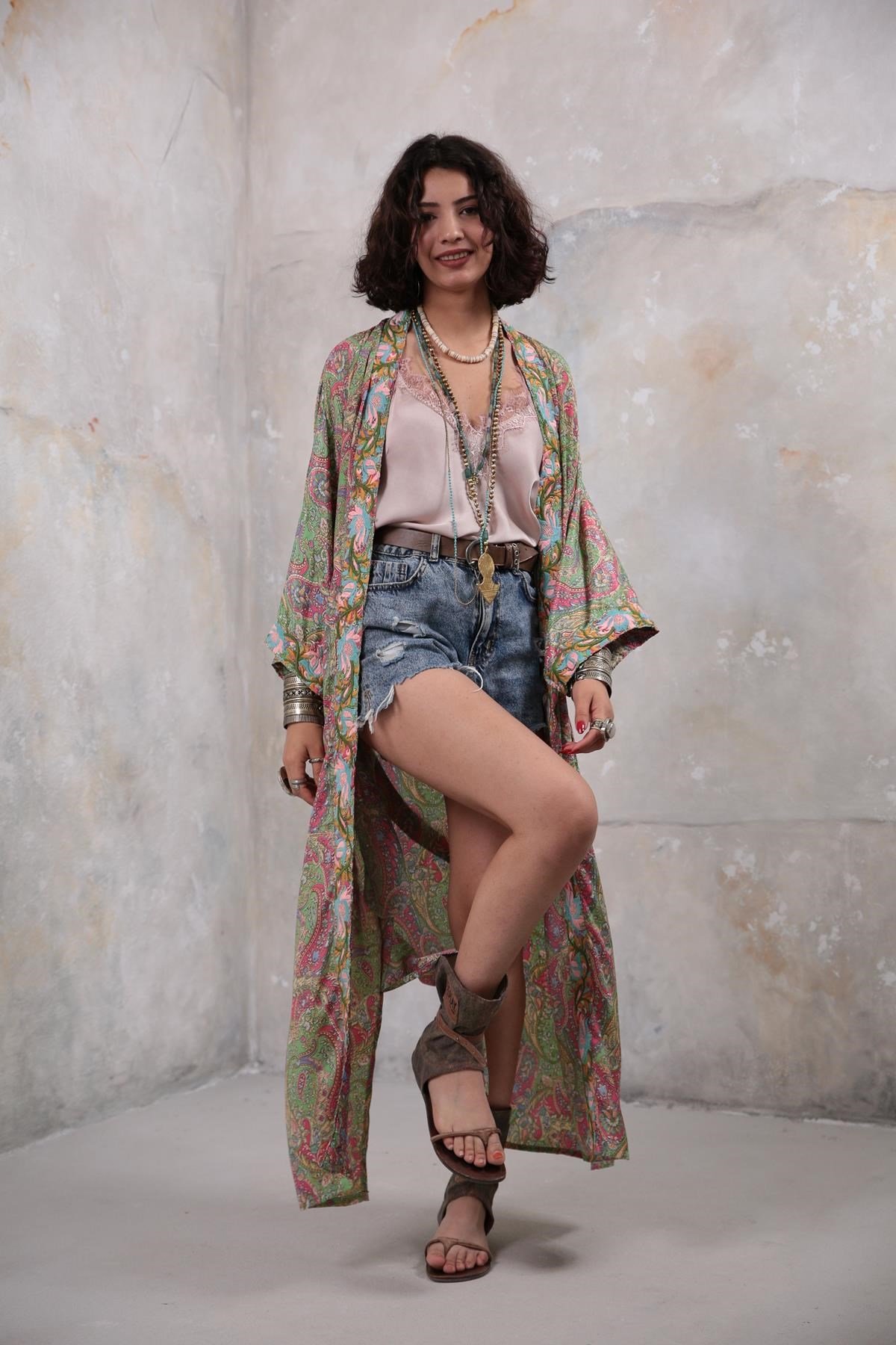Açık Yeşil Desenli İşleme Detaylı Kimono - Şaman Butik Açık Yeşil Desenli İşleme Detaylı Kimono