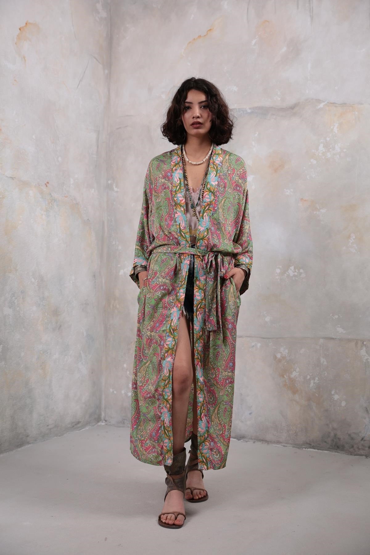 Açık Yeşil Desenli İşleme Detaylı Kimono - Şaman Butik Açık Yeşil Desenli İşleme Detaylı Kimono