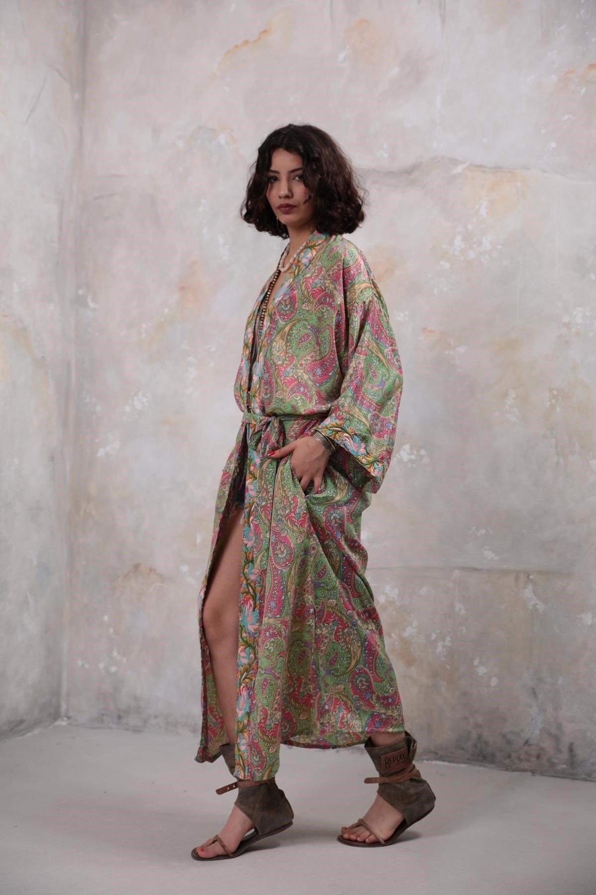Açık Yeşil Desenli İşleme Detaylı Kimono - Şaman Butik Açık Yeşil Desenli İşleme Detaylı Kimono
