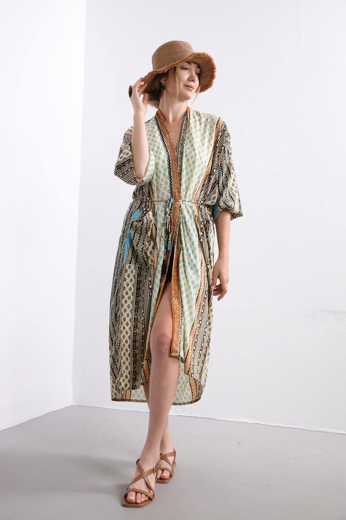  Bej Desenli Kolları Biyeli İpek Kaftan