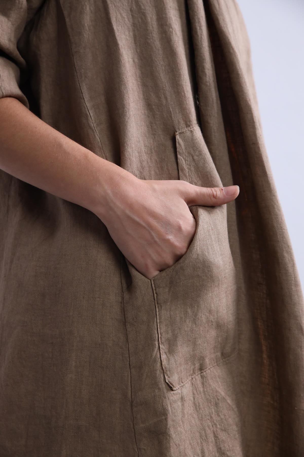  Camel Rengi Cepli Arkası Dikiş Detaylı Keten Kaftan