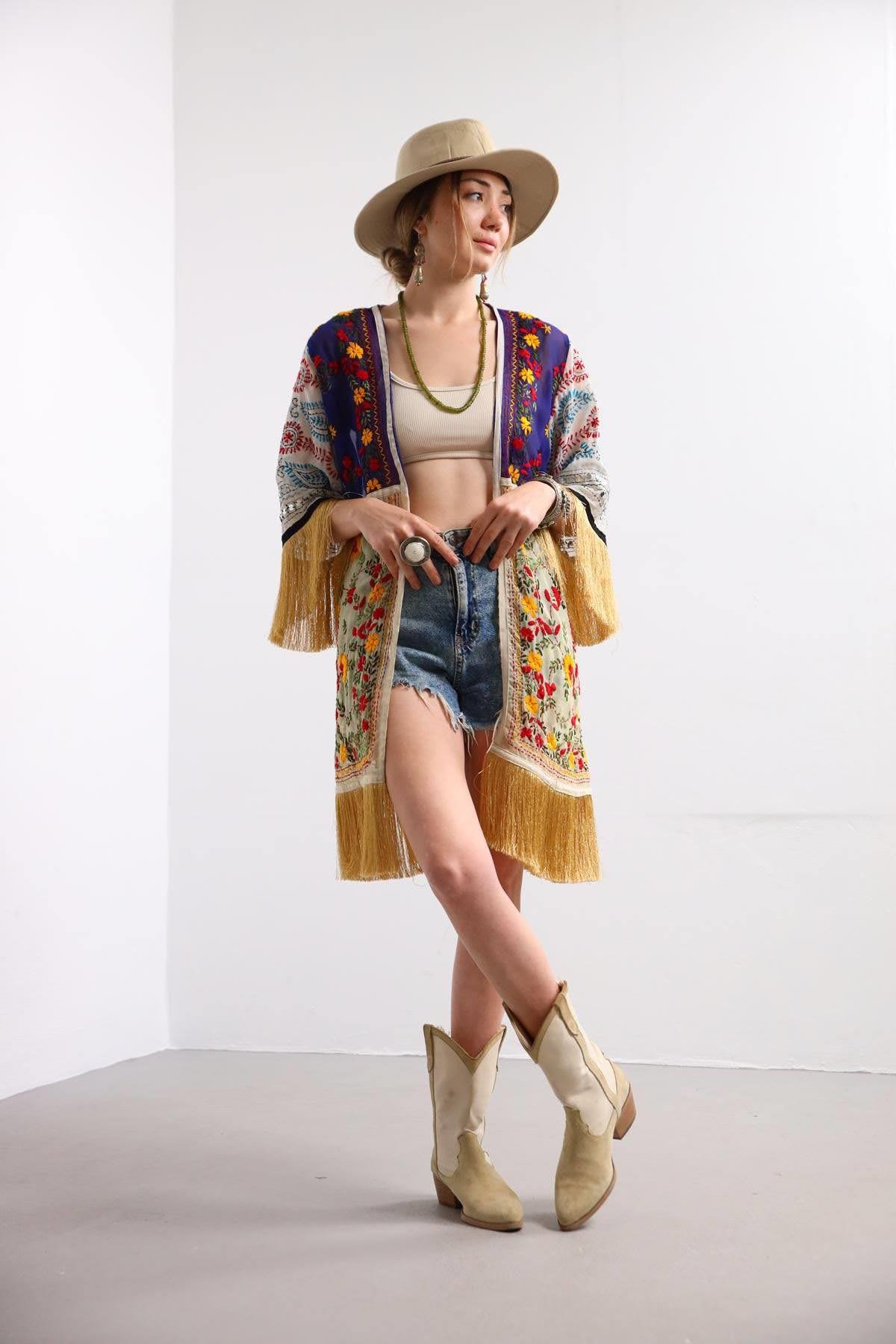 Gold Rengi Püsküllü Uzun Pul Detaylı Kaftan - Şaman Butik Gold Rengi Püsküllü Uzun Pul Detaylı Kaftan