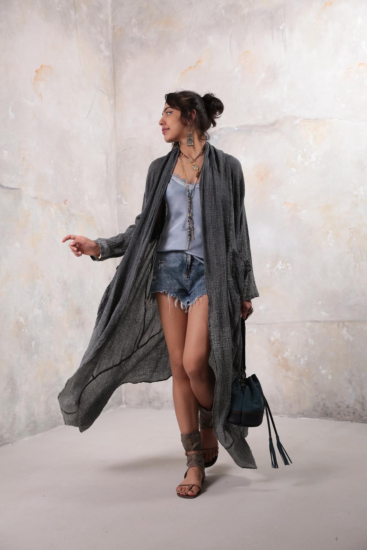  Gri Kabartma Detay Cepli Kaftan