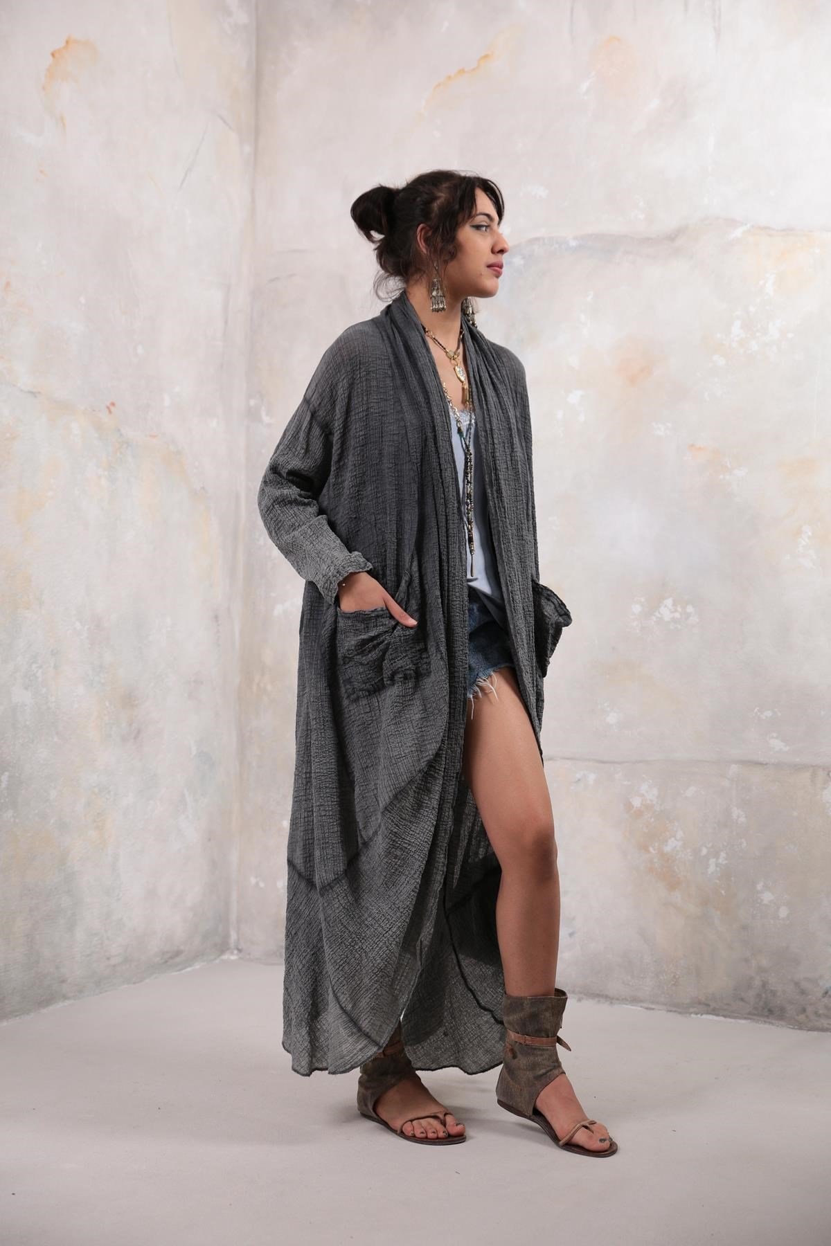  Gri Kabartma Detay Cepli Kaftan