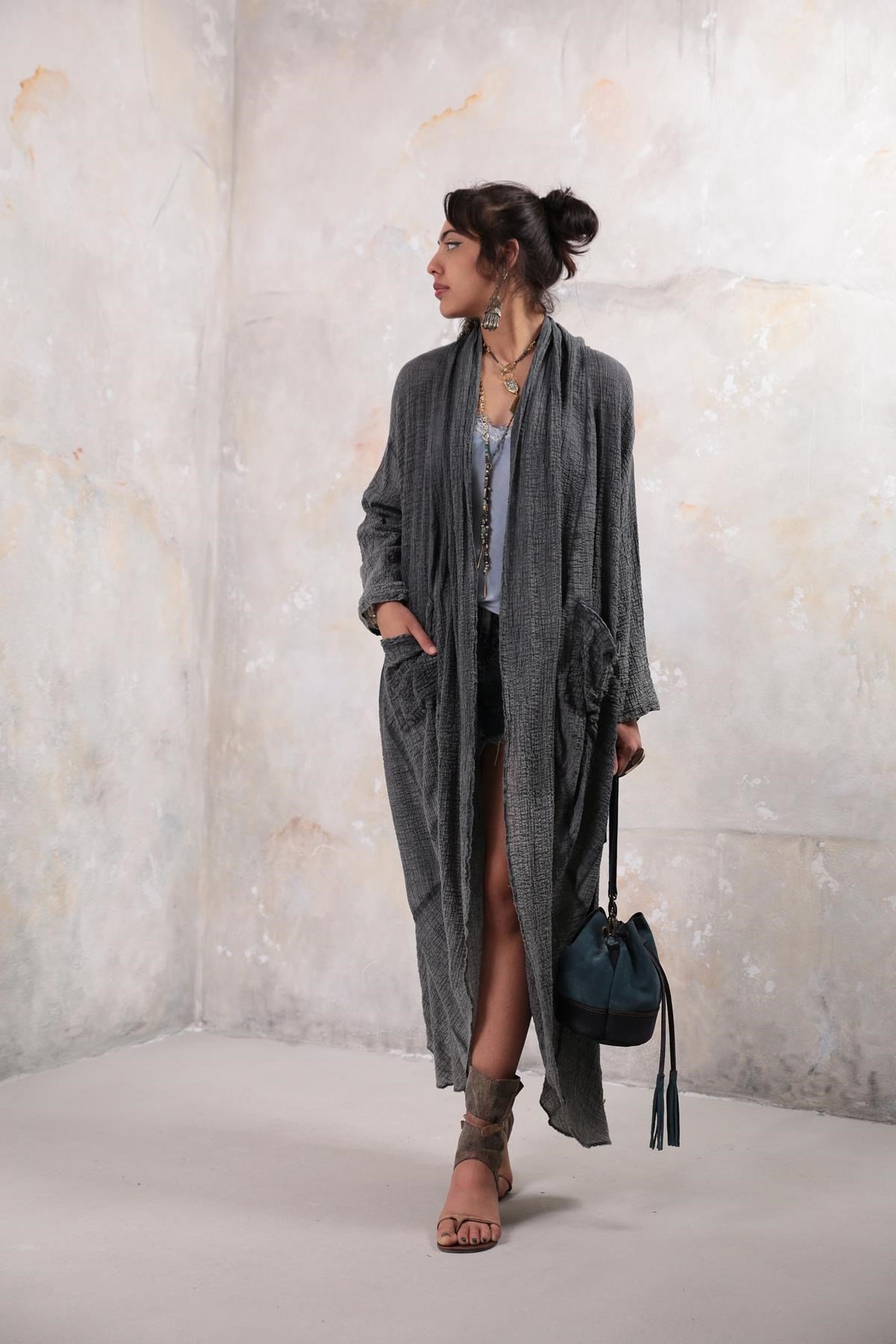  Gri Kabartma Detay Cepli Kaftan