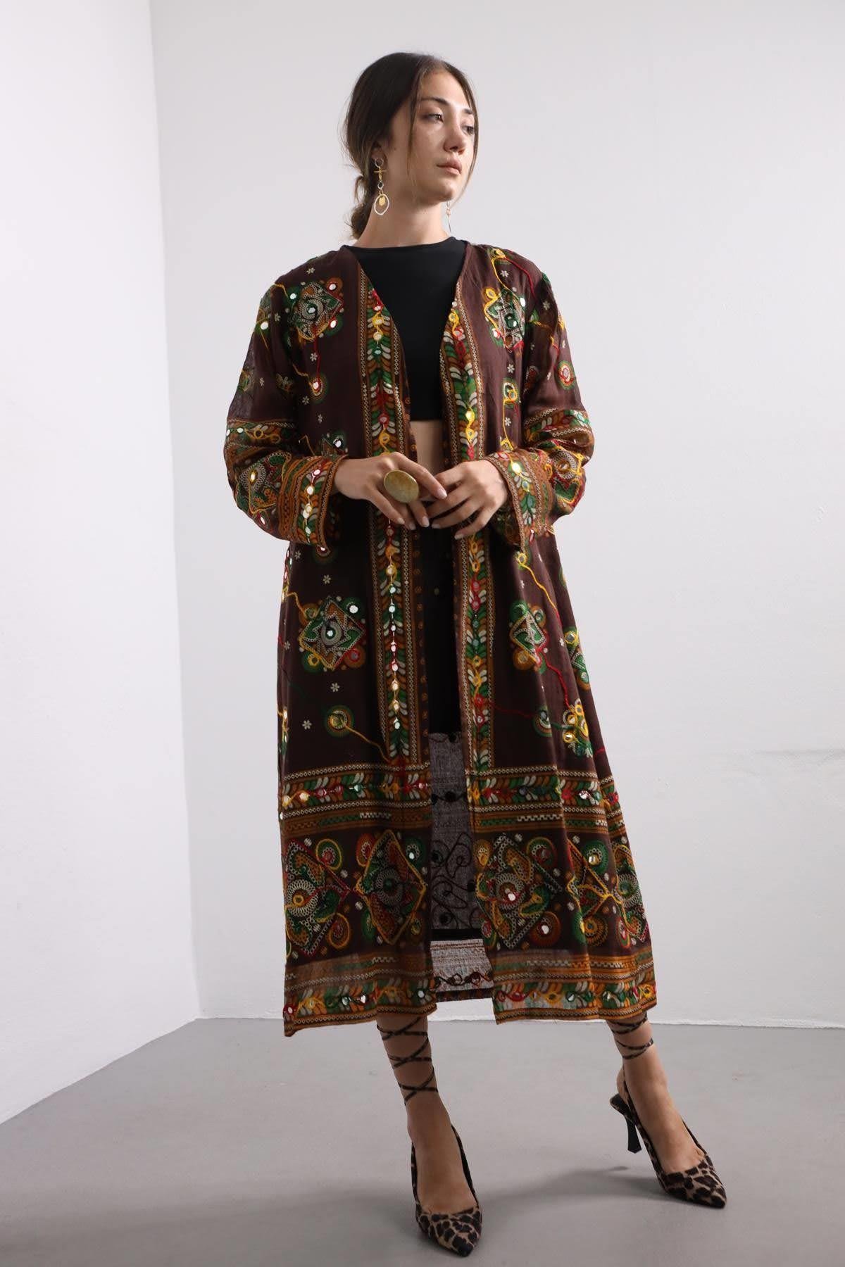 Kahverengi Pul İşlemeli Etnik Desen Bohem Kaftan - Şaman Butik Kahverengi Pul İşlemeli Etnik Desen Bohem Kaftan