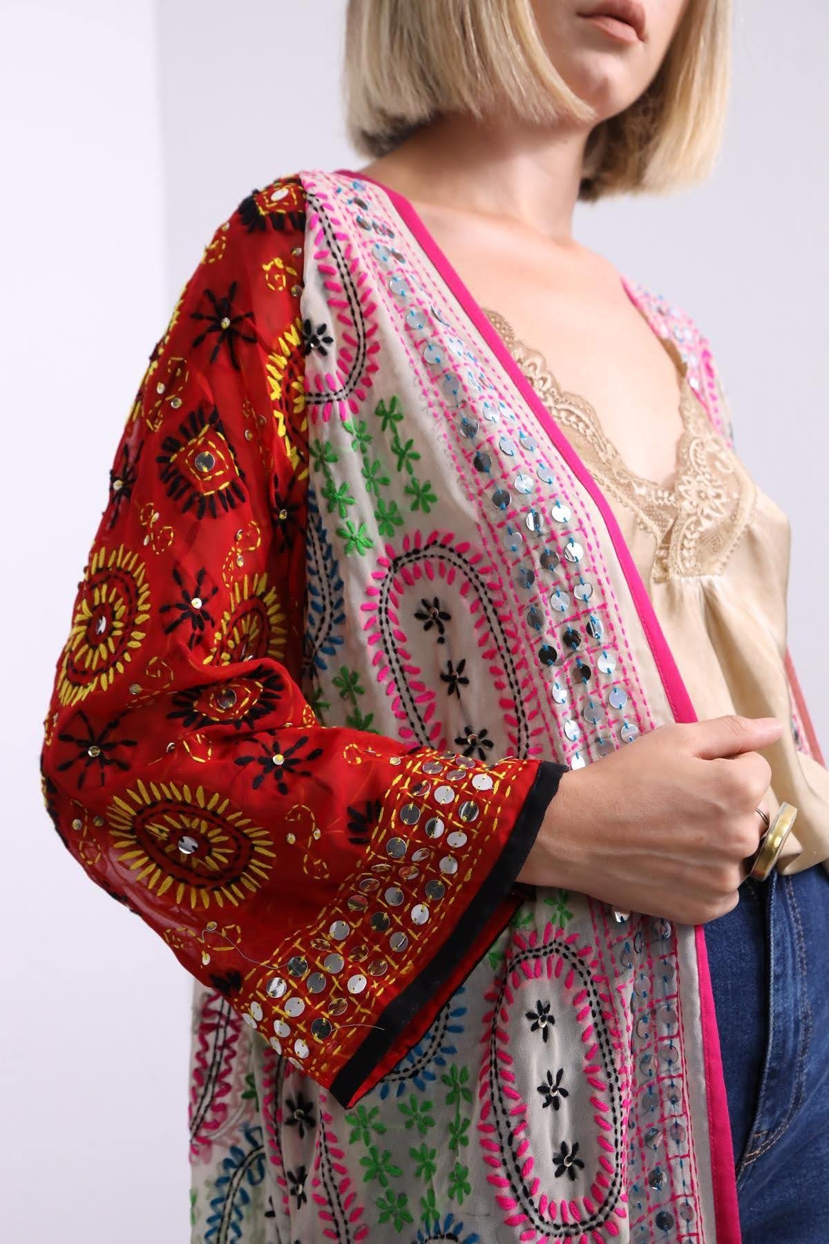 Kırmızı İşlemeli Bohem Uzun Kaftan - Şaman Butik Kırmızı İşlemeli Bohem Uzun Kaftan