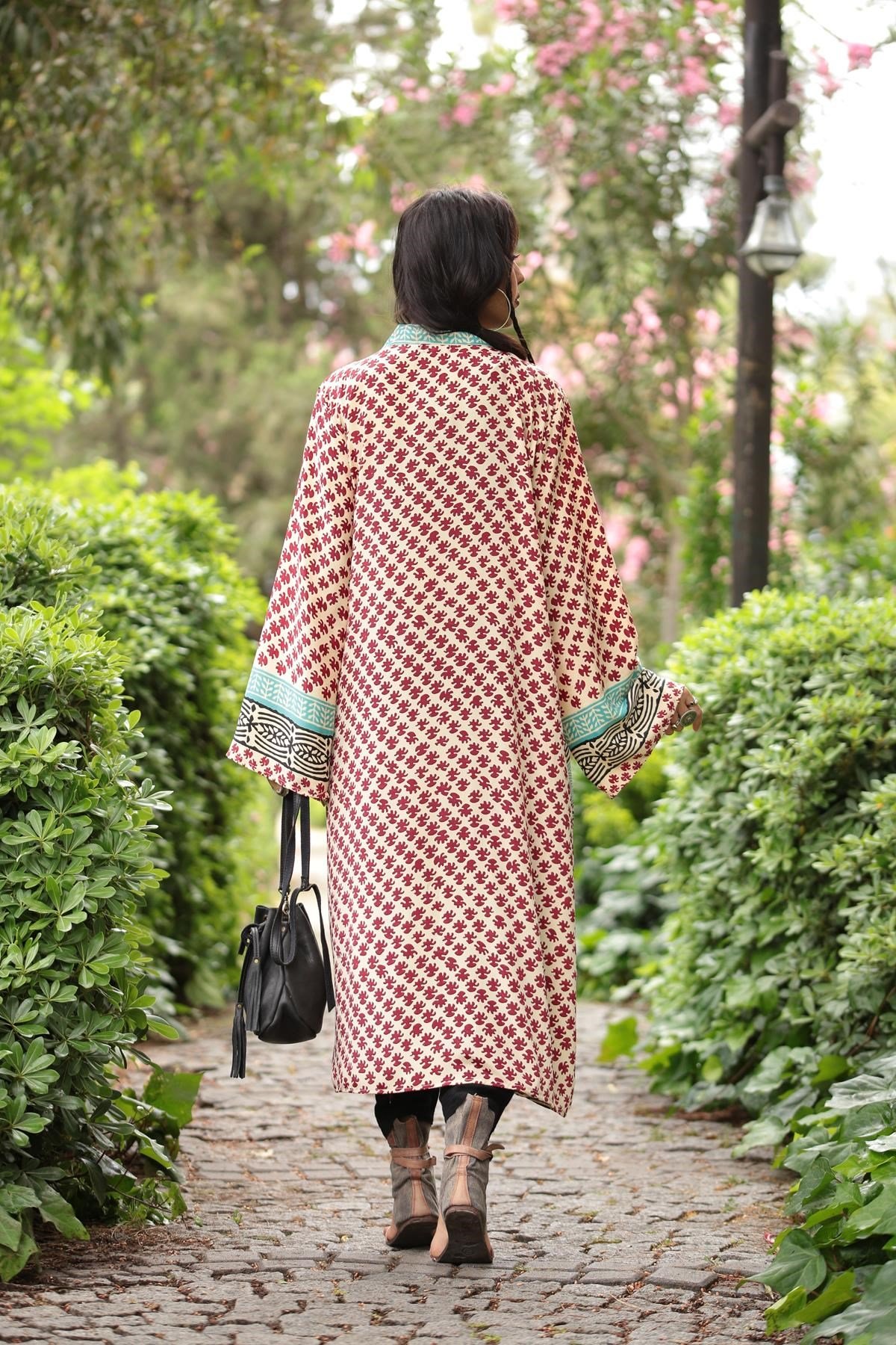  Krem Rengi Desenli Beli Kuşaklı Kimono