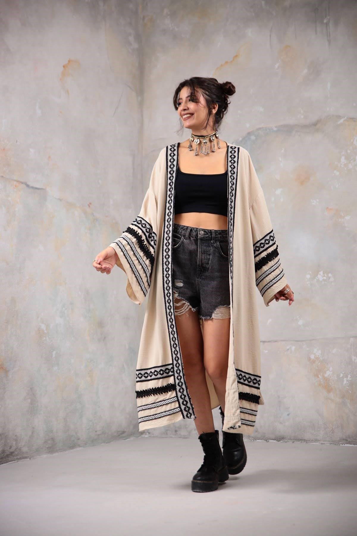 Krem Rengi Sıra Dantelli Kimono - Şaman Butik - Bohem Giyim ve Aksesuar | Kadın & Erkek Krem Rengi Sıra Dantelli Kimono