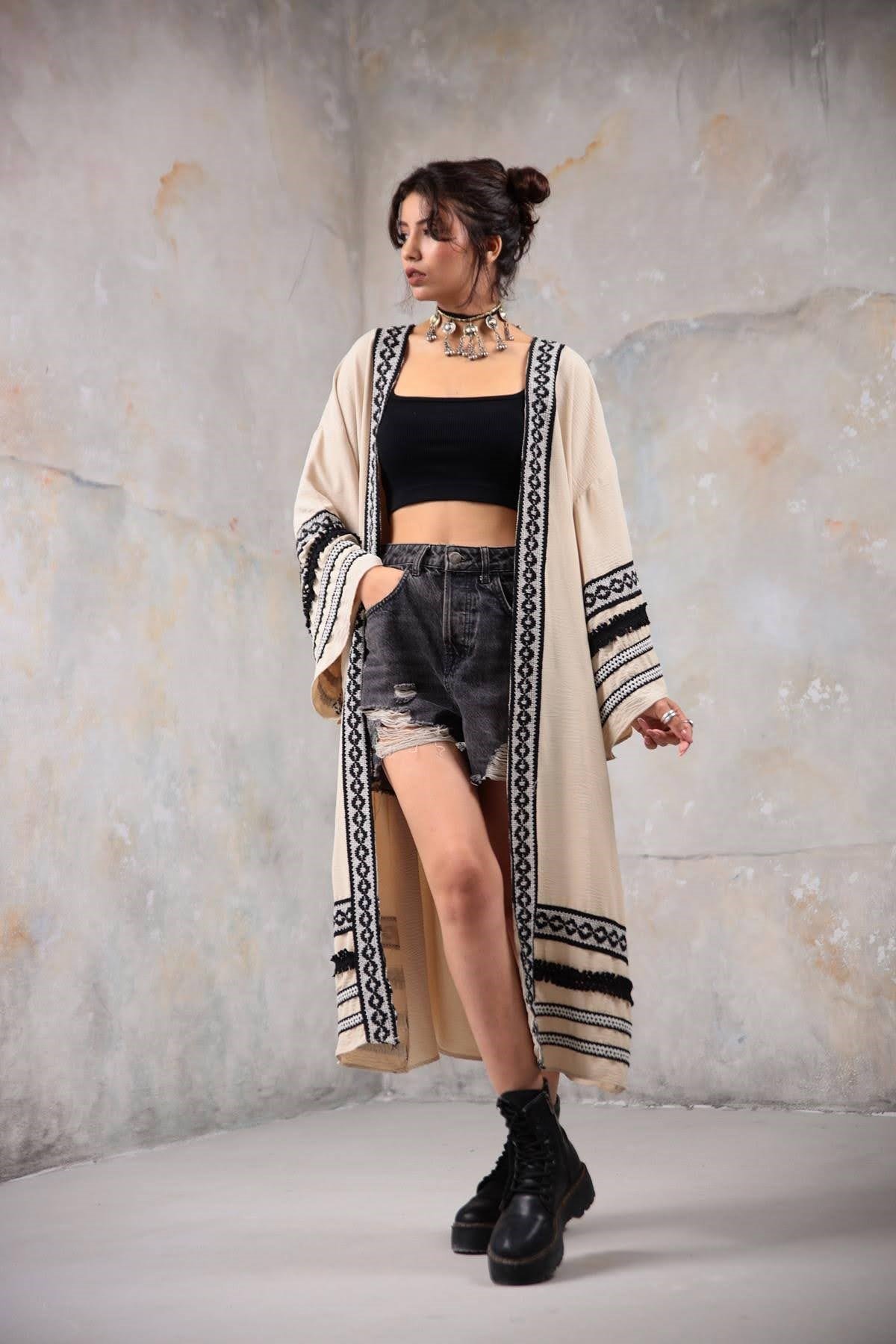 Krem Rengi Sıra Dantelli Kimono - Şaman Butik - Bohem Giyim ve Aksesuar | Kadın & Erkek Krem Rengi Sıra Dantelli Kimono