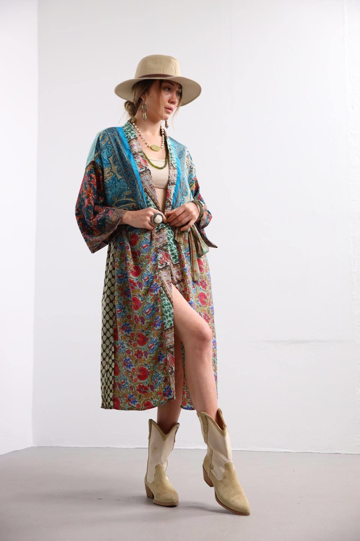 Mavi Desenli Uzun İpek Kaftan