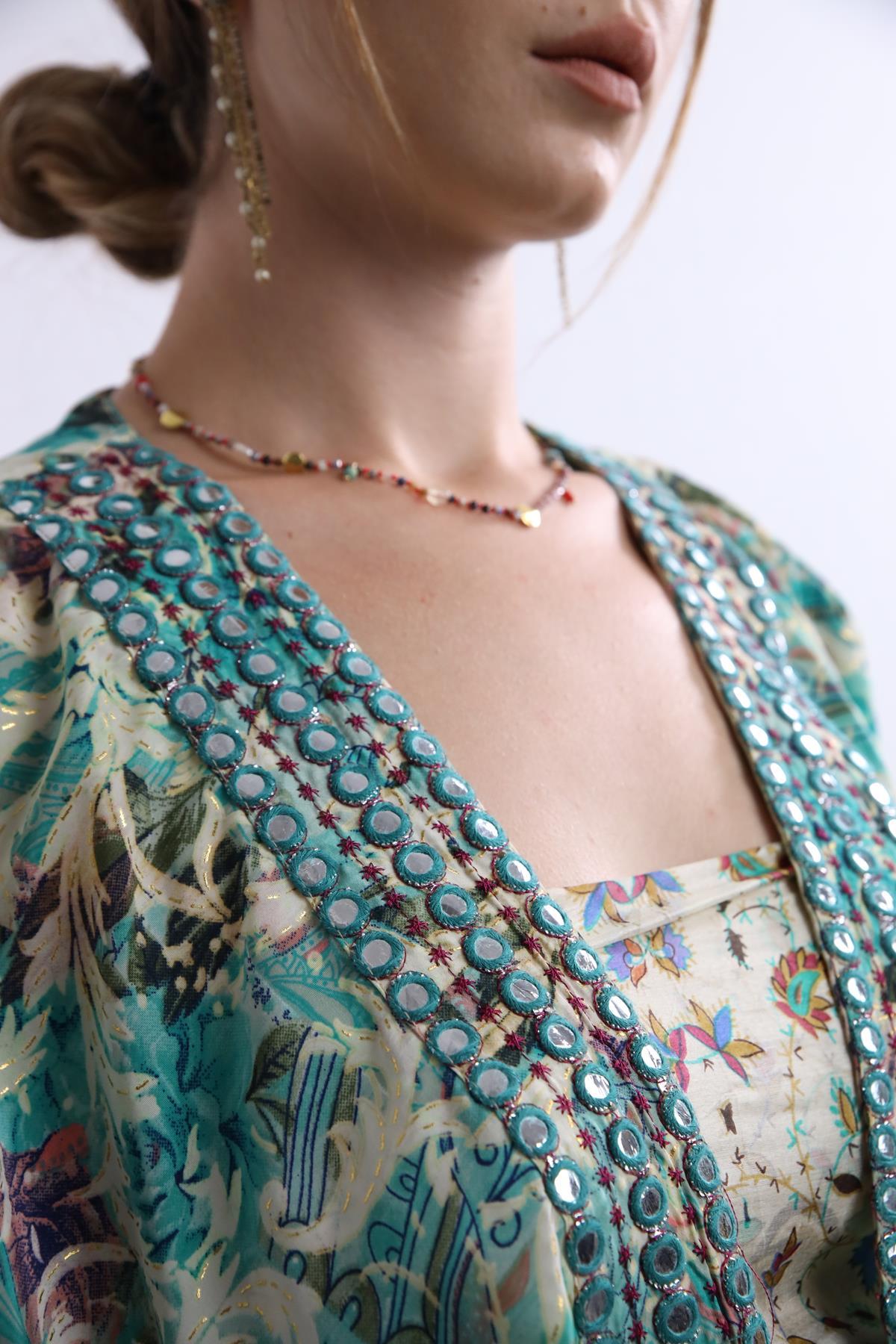  Mint Yeşili Aynalı İşlemeli Kısa Kimono