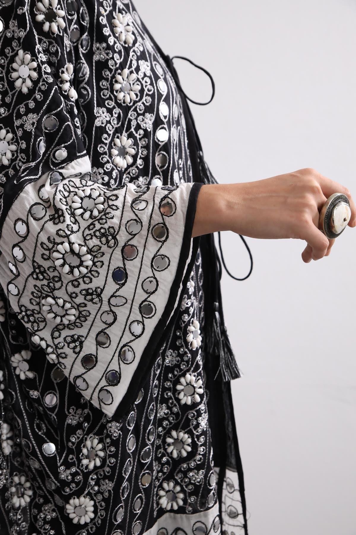  Siyah Aynalı Boncuk İşlemeli Bohem Kimono