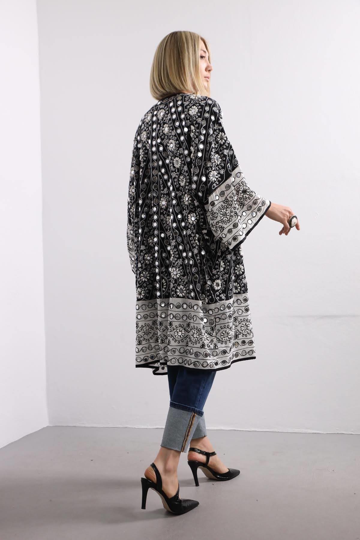  Siyah Aynalı Boncuk İşlemeli Bohem Kimono