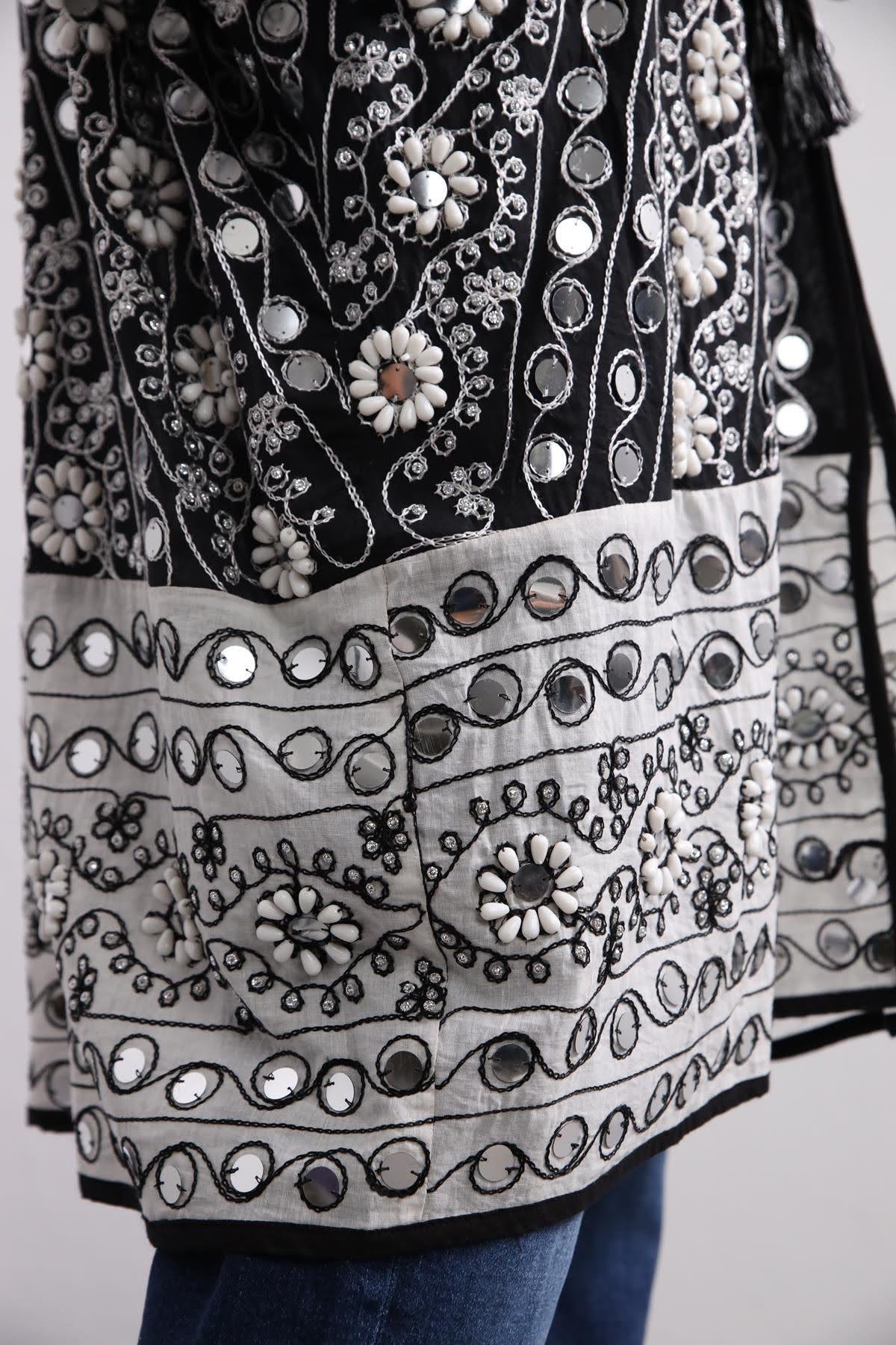  Siyah Aynalı Boncuk İşlemeli Bohem Kimono