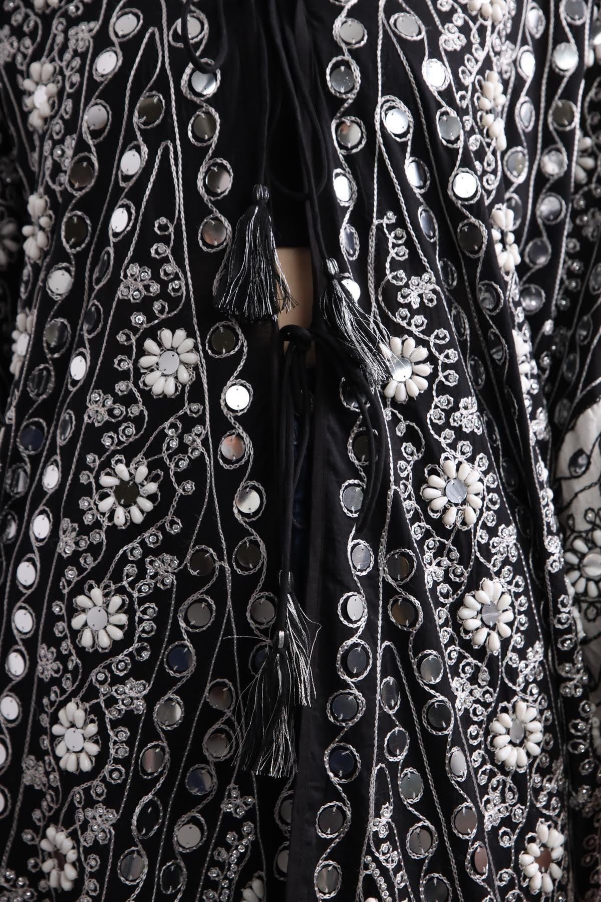  Siyah Aynalı Boncuk İşlemeli Bohem Kimono