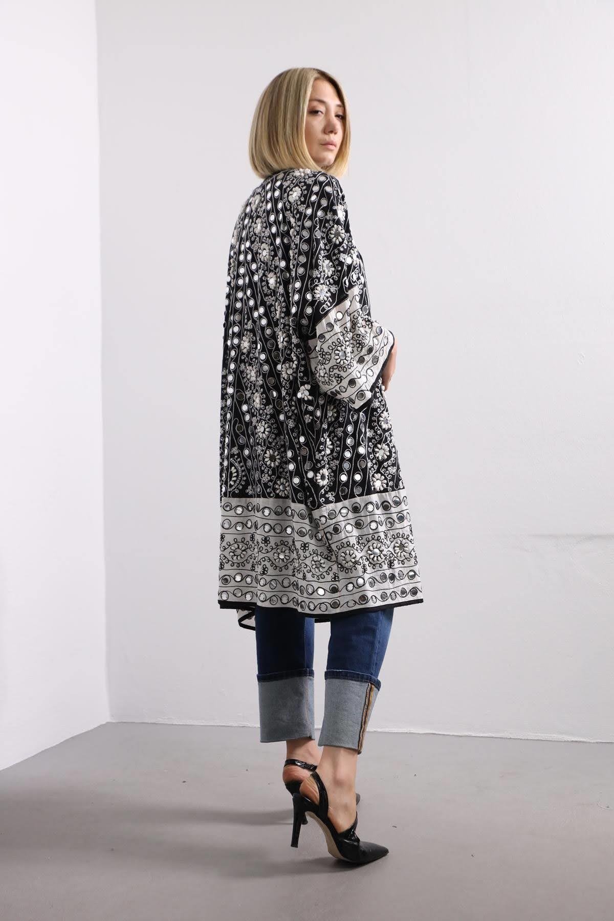  Siyah Aynalı Boncuk İşlemeli Bohem Kimono