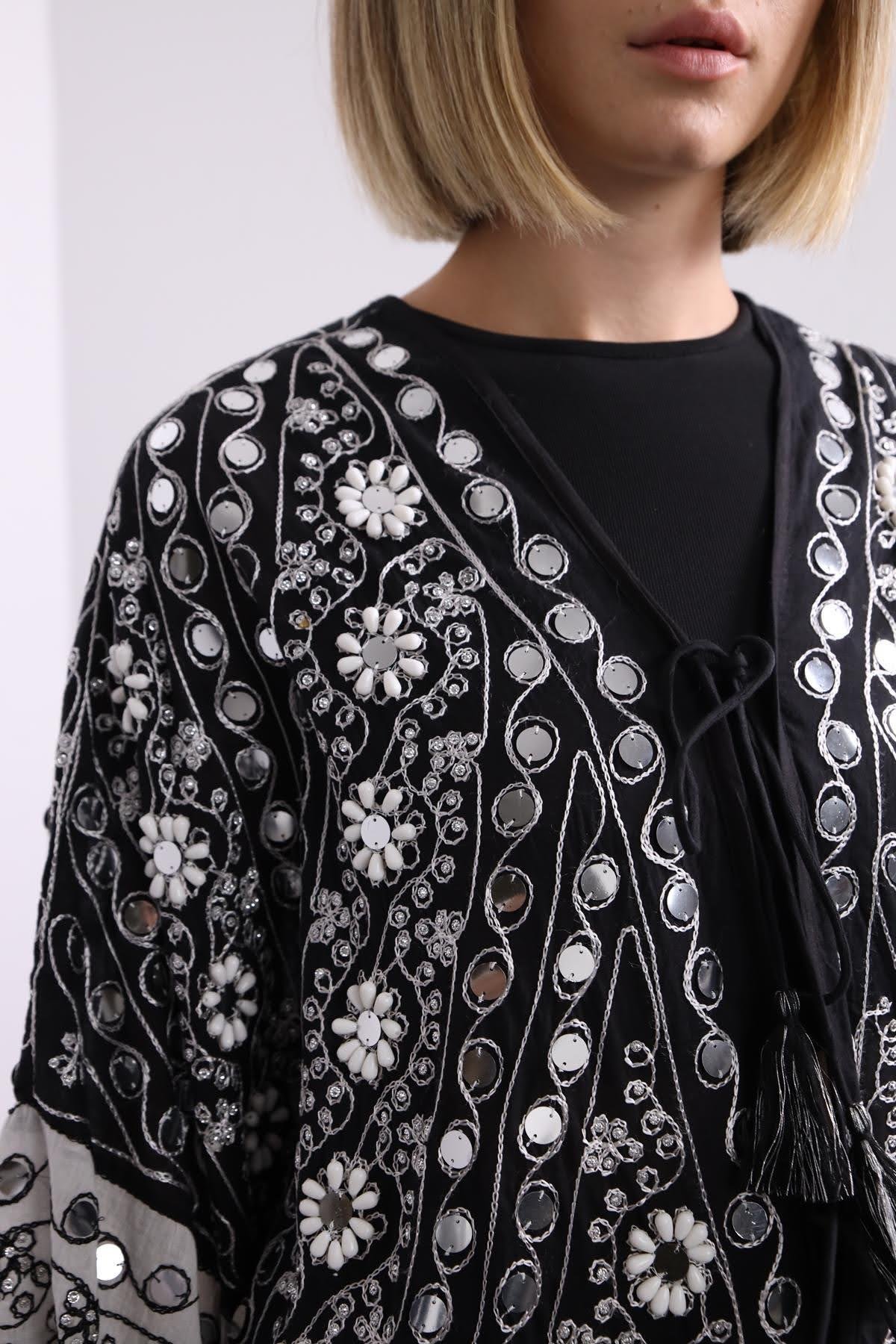  Siyah Aynalı Boncuk İşlemeli Bohem Kimono