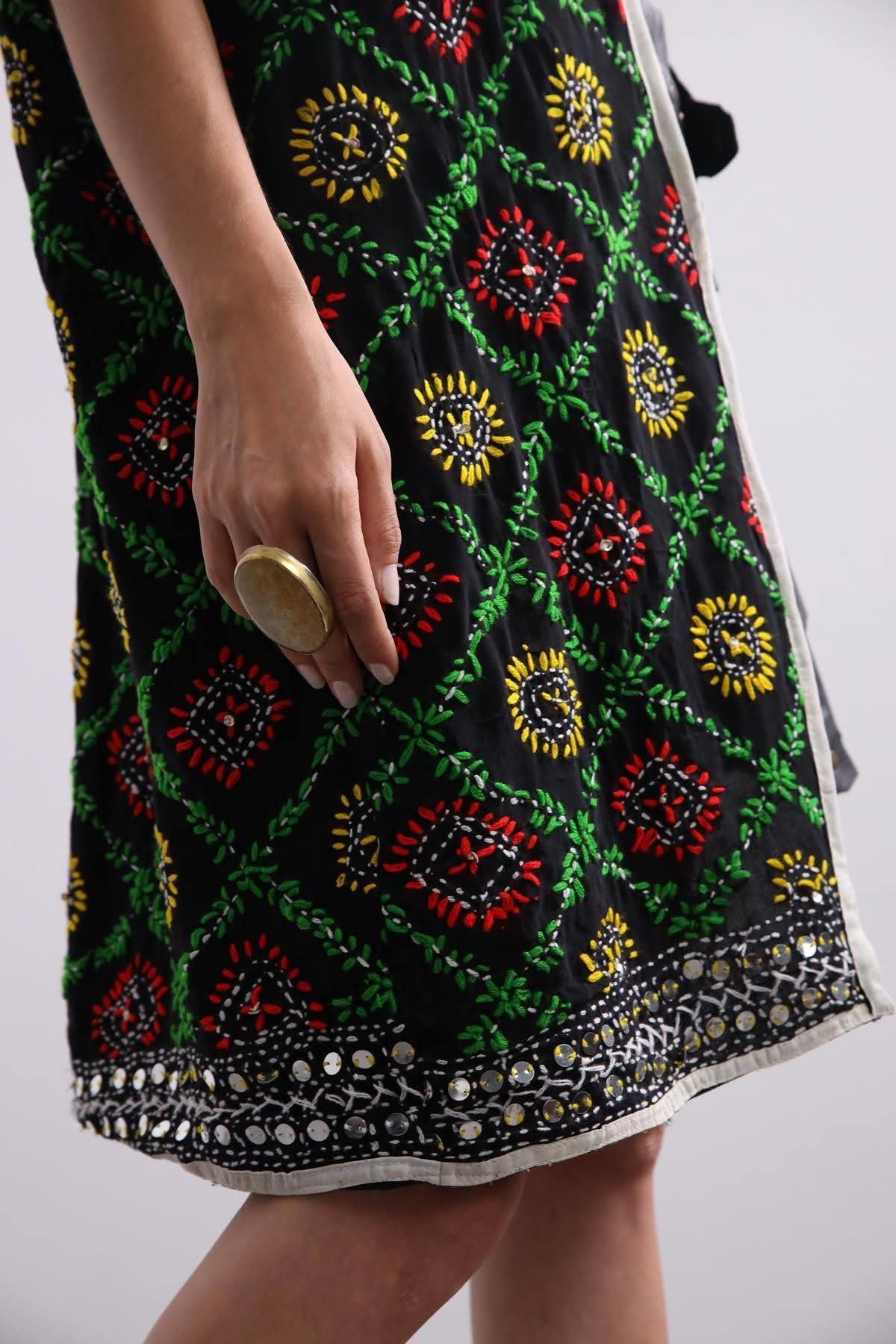  Siyah İşlemeli Kolu Kısa Bohem Kaftan