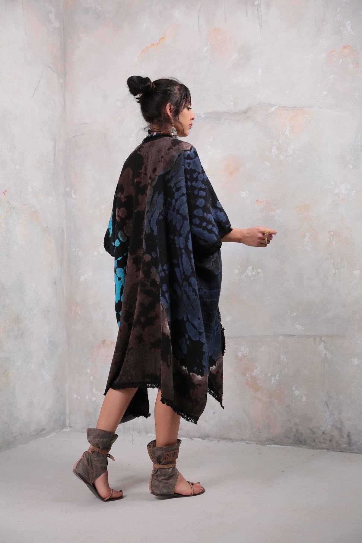  Siyah Kahve Desenli Batikli Kaftan