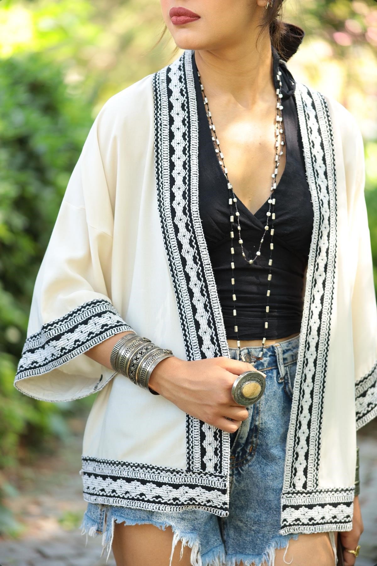 Taş Rengi Yakası İşlemeli Kısa Kimono - Şaman Butik Taş Rengi Yakası İşlemeli Kısa Kimono