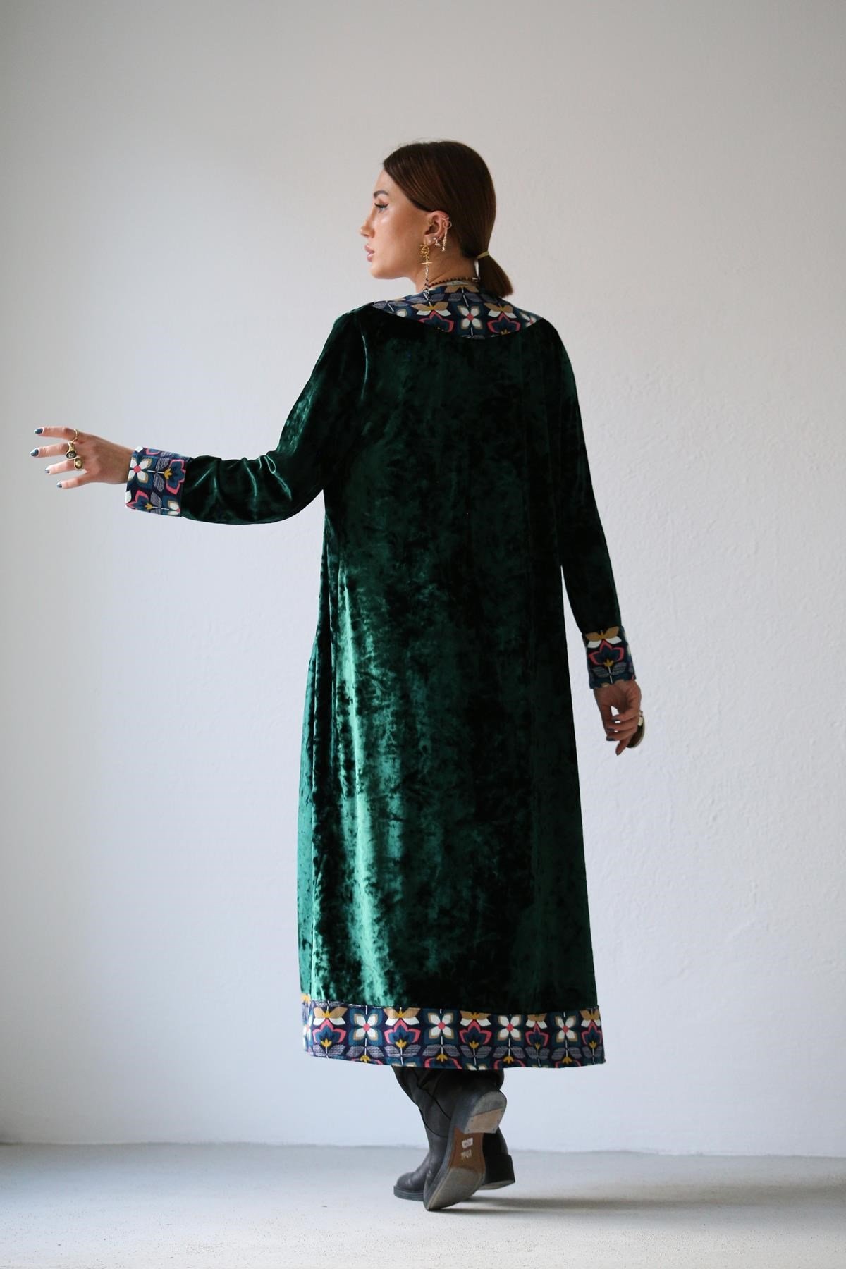 Zümrüt Yeşili Kenarları Desenli Kadife Kaftan - Şaman Butik  - Bohem Giyim ve Aksesuar | Kadın & Erkek Zümrüt Yeşili Kenarları Desenli Kadife Kaftan