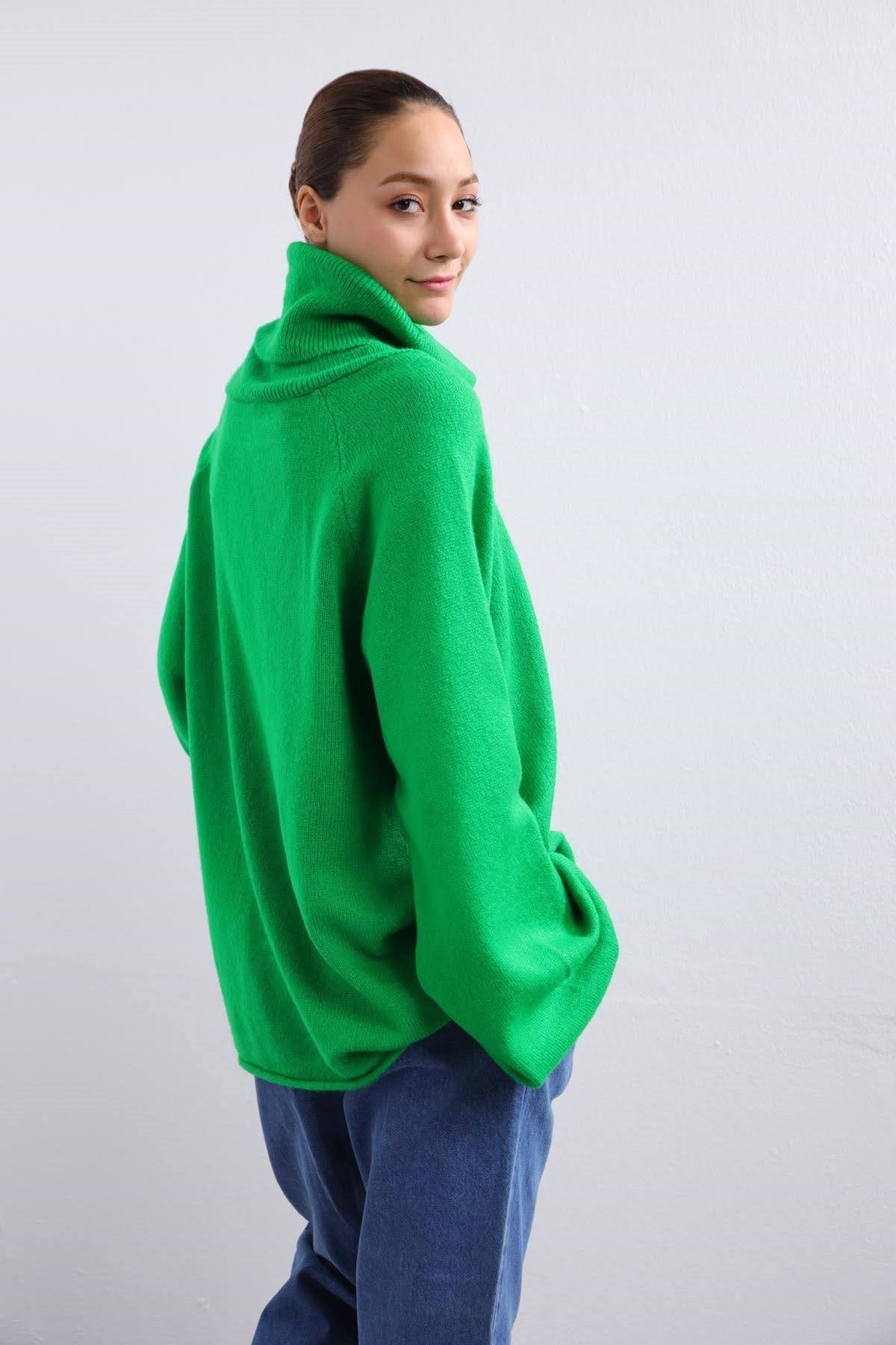  Yeşil Boğazlı Oversize Triko Kazak