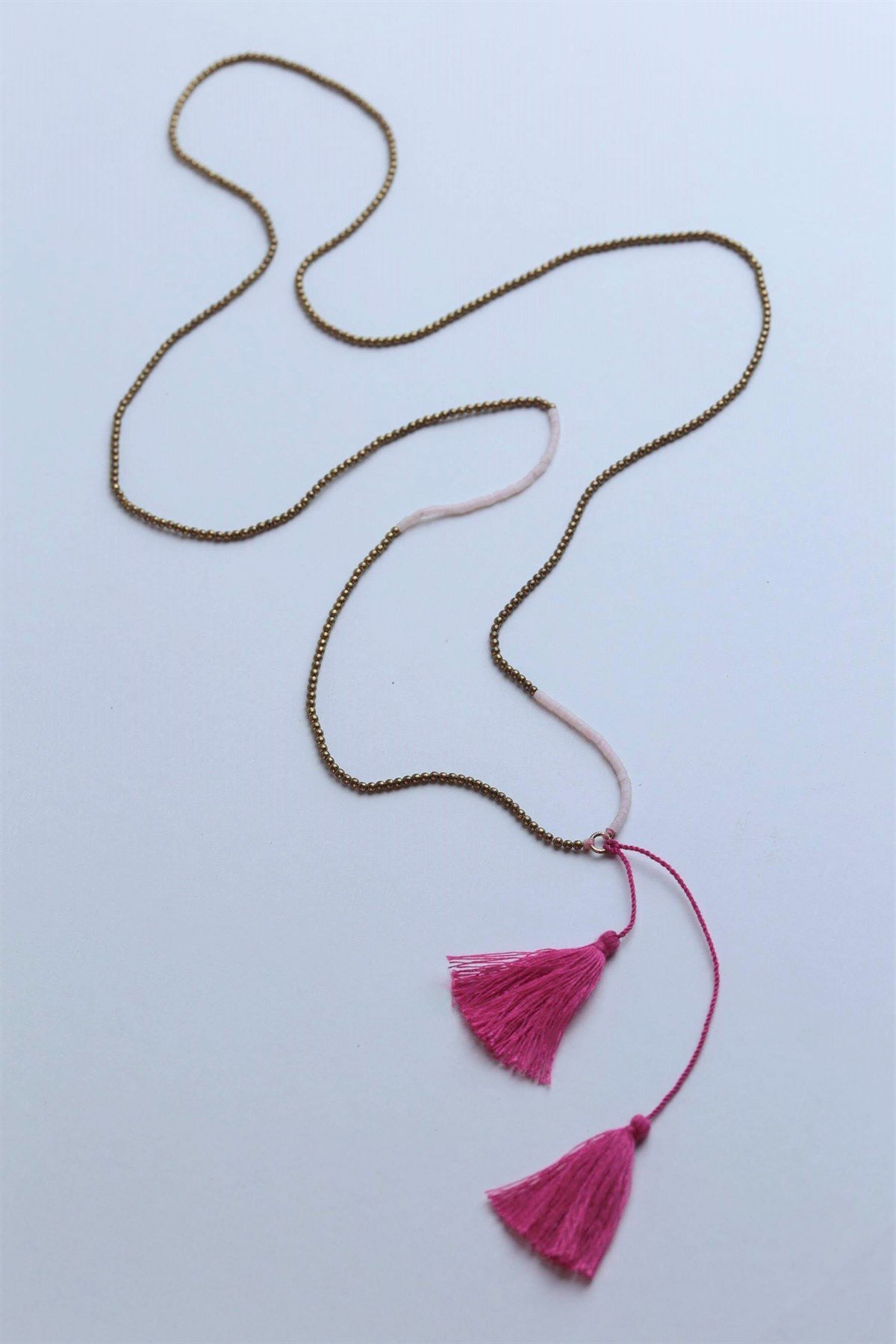 Pembe Püskül Detaylı Doğal Taşlı Bronz Kolye - Şaman Butik Pembe Püskül Detaylı Doğal Taşlı Bronz Kolye